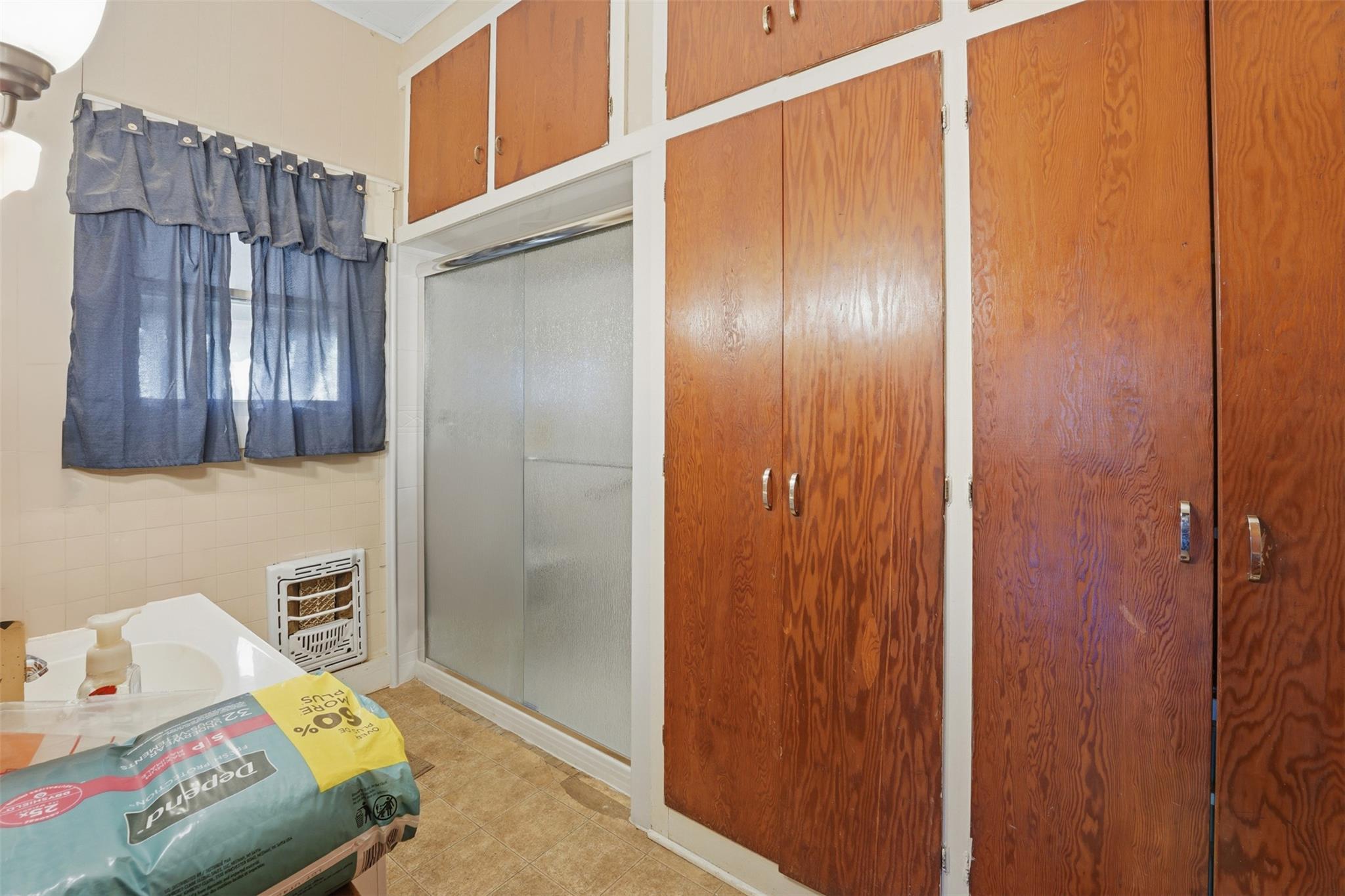 211 E 4th St, Nixon, TX 78140