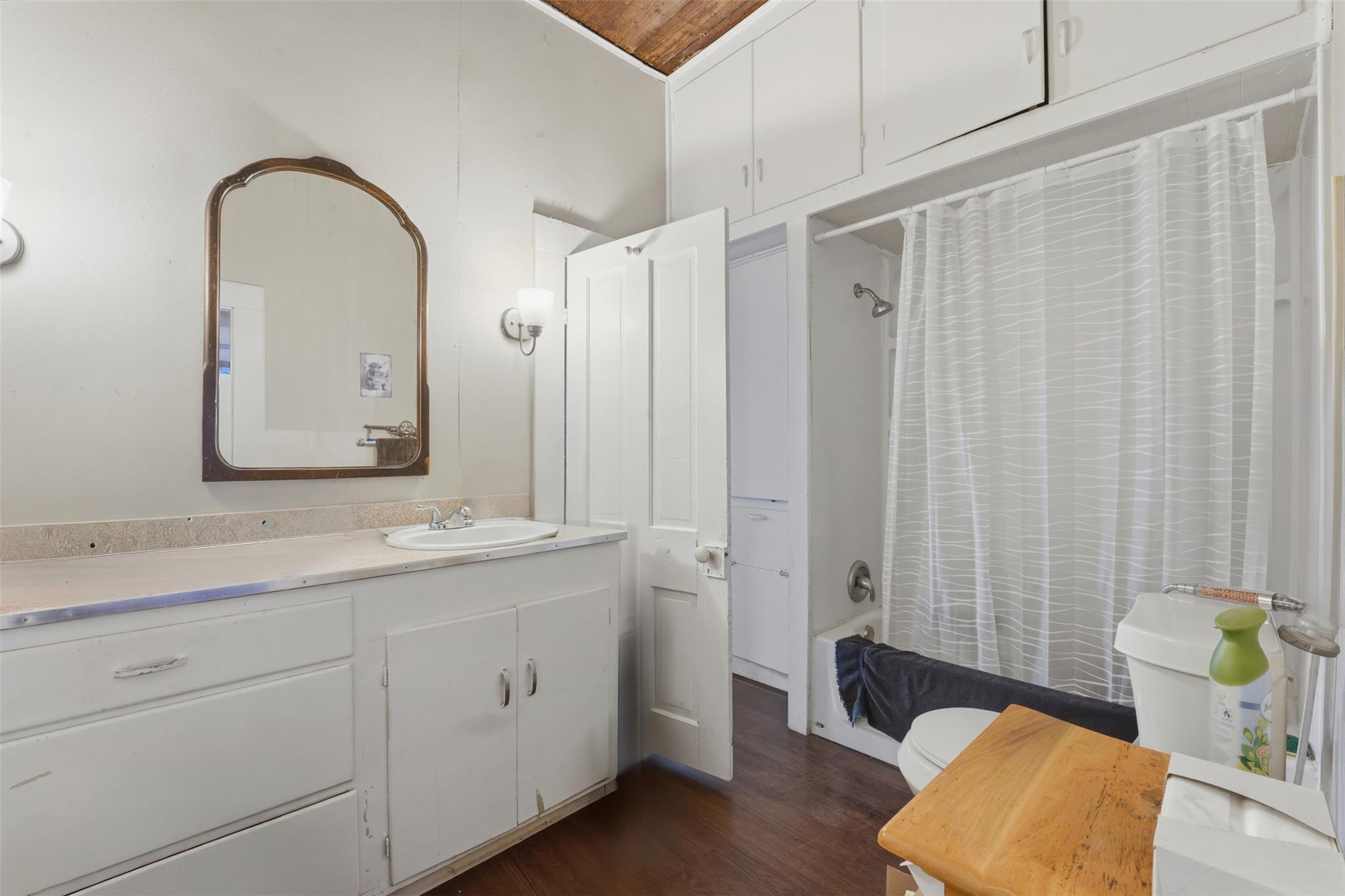 211 E 4th St, Nixon, TX 78140