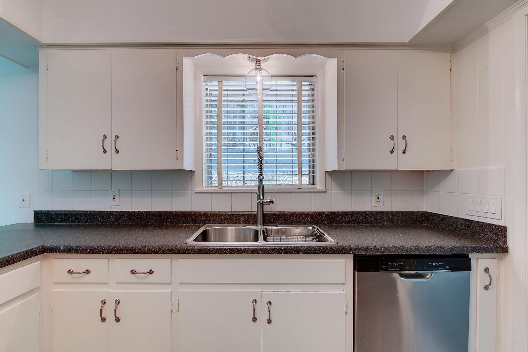 1304 Loma Dr, Austin, TX 78741