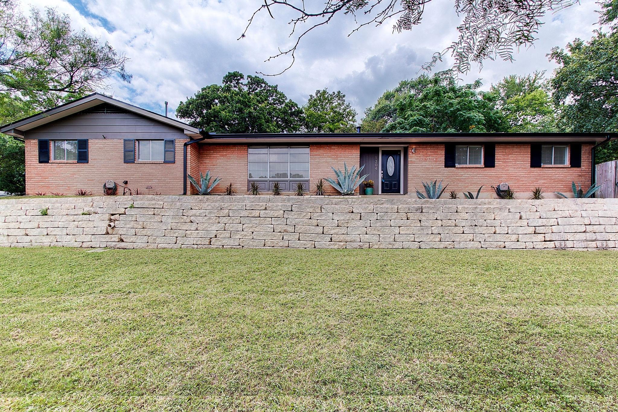 1304 Loma Dr, Austin, TX 78741