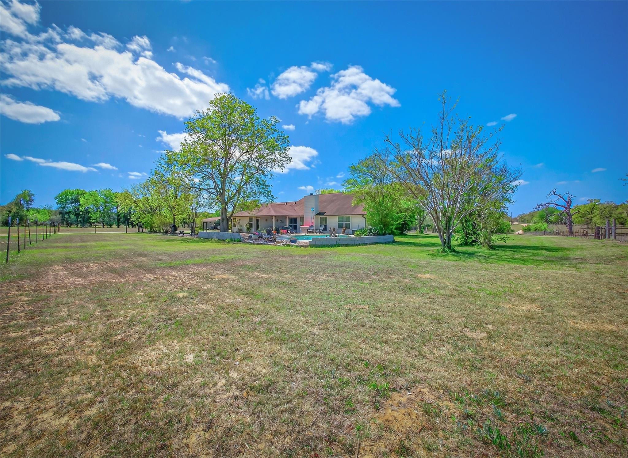 1281 Private Road 7037, Lexington, TX 78947