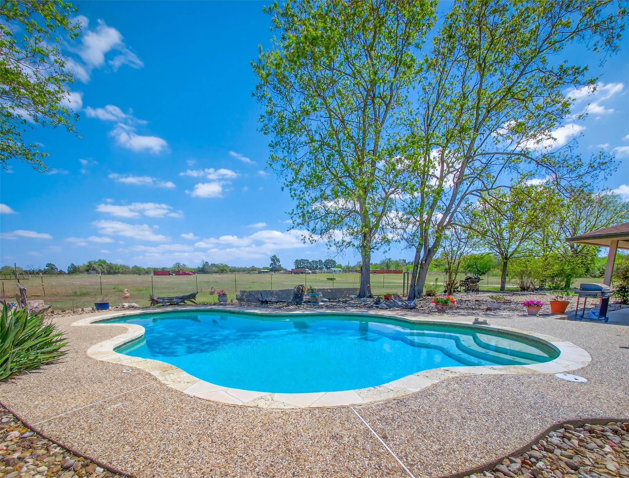 1281 Private Road 7037, Lexington, TX 78947