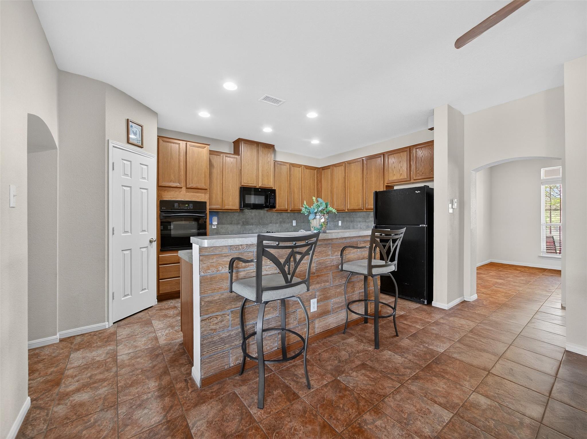 1281 Private Road 7037, Lexington, TX 78947