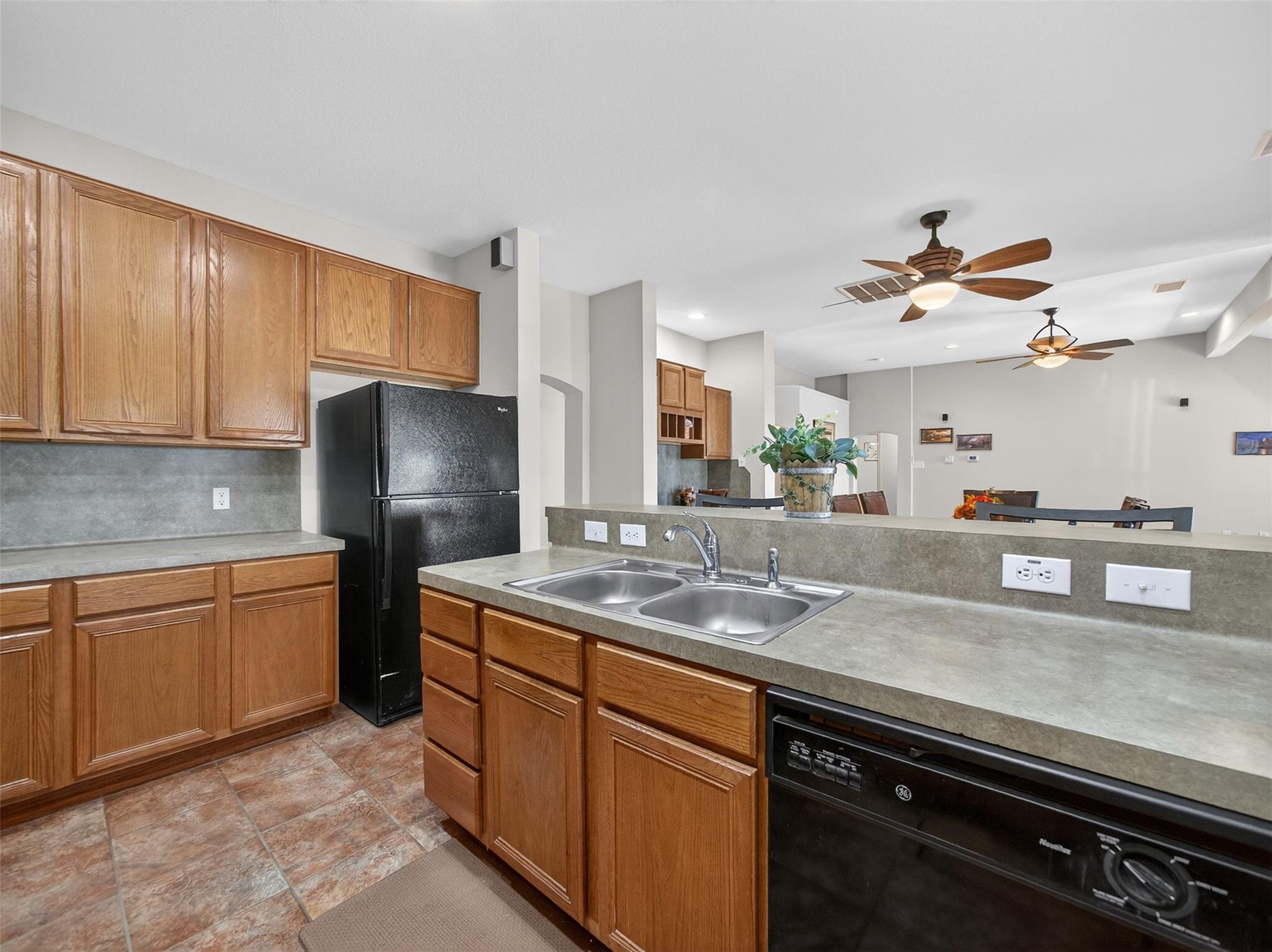 1281 Private Road 7037, Lexington, TX 78947