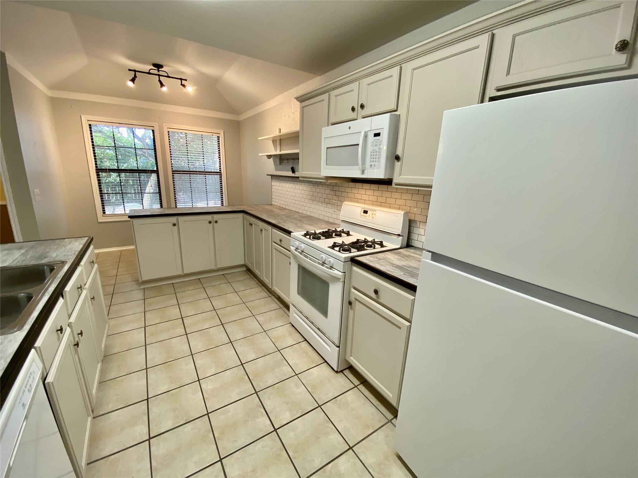 140 Llama Loop, Kyle, TX 78640