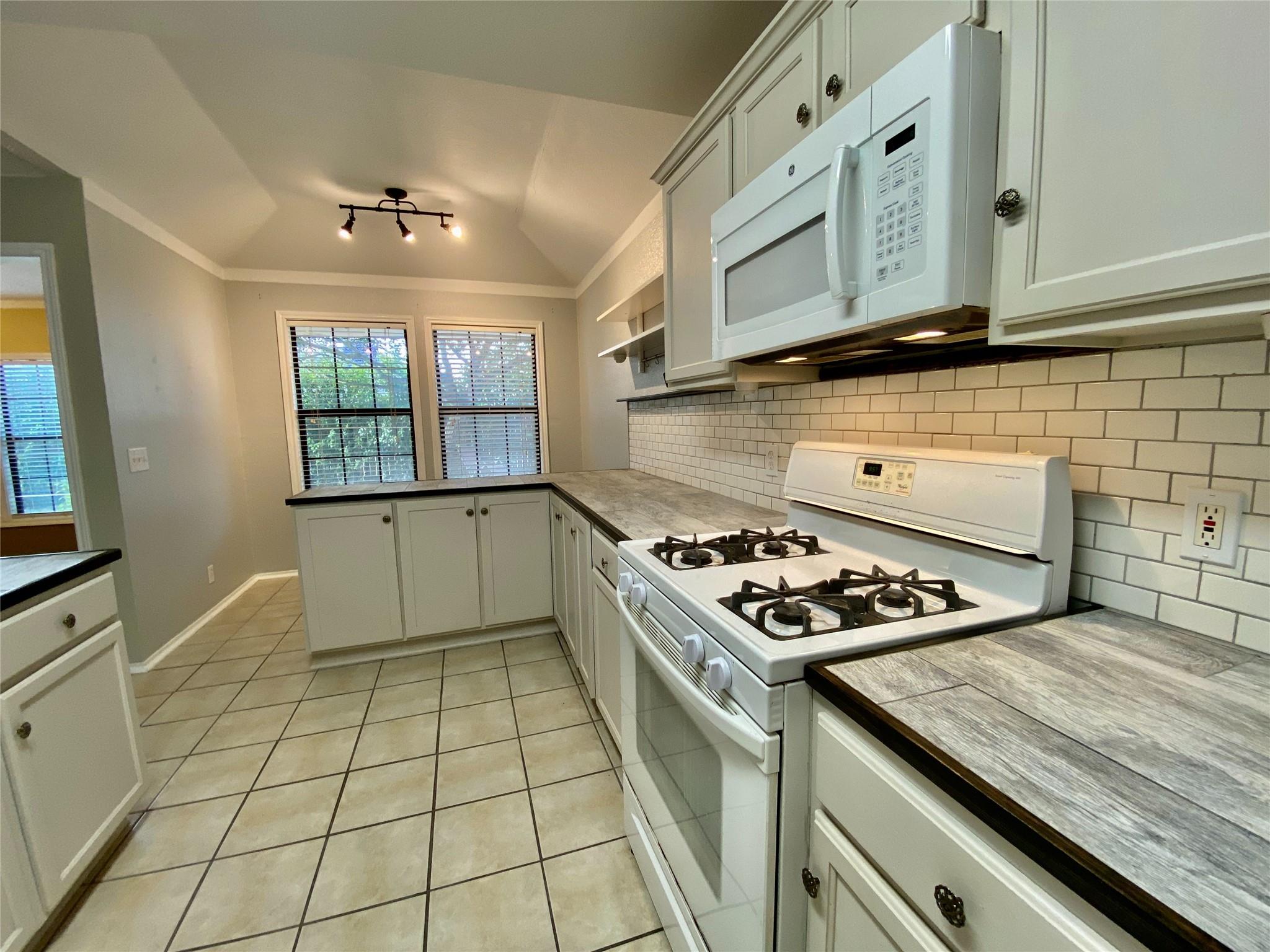 140 Llama Loop, Kyle, TX 78640