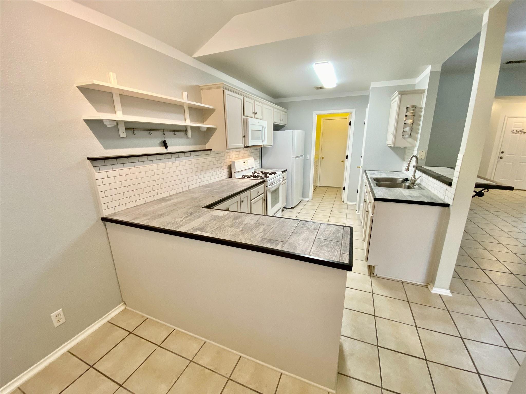 140 Llama Loop, Kyle, TX 78640