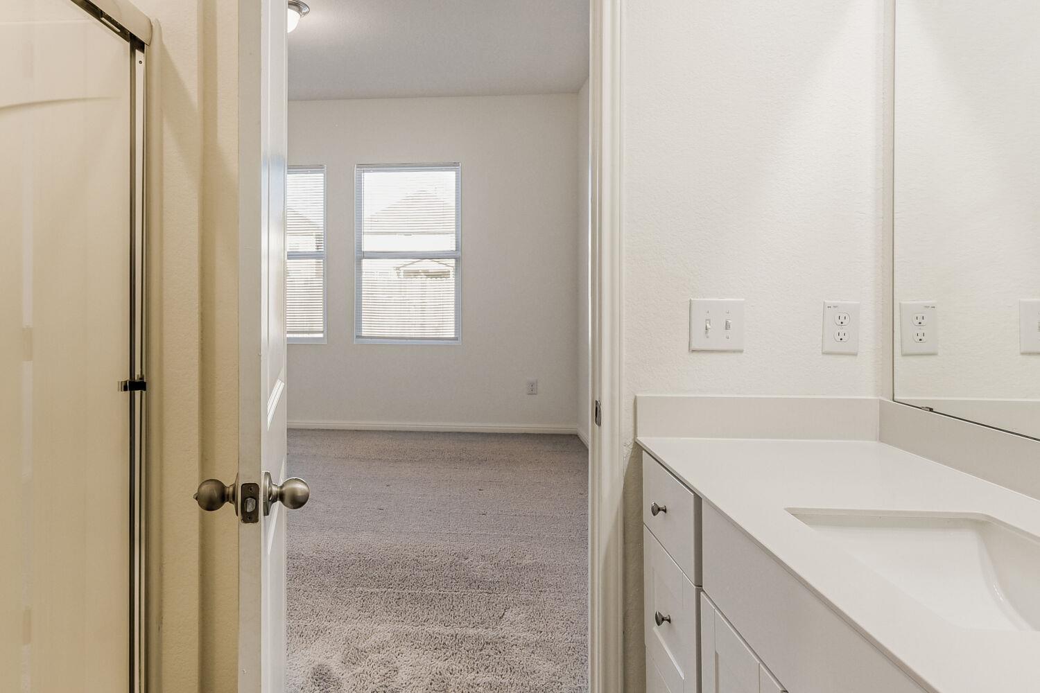 402 Gemsbok Rd, Hutto, TX 78634