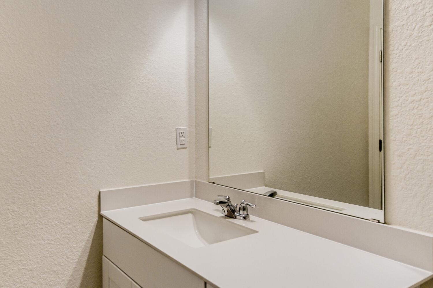 402 Gemsbok Rd, Hutto, TX 78634