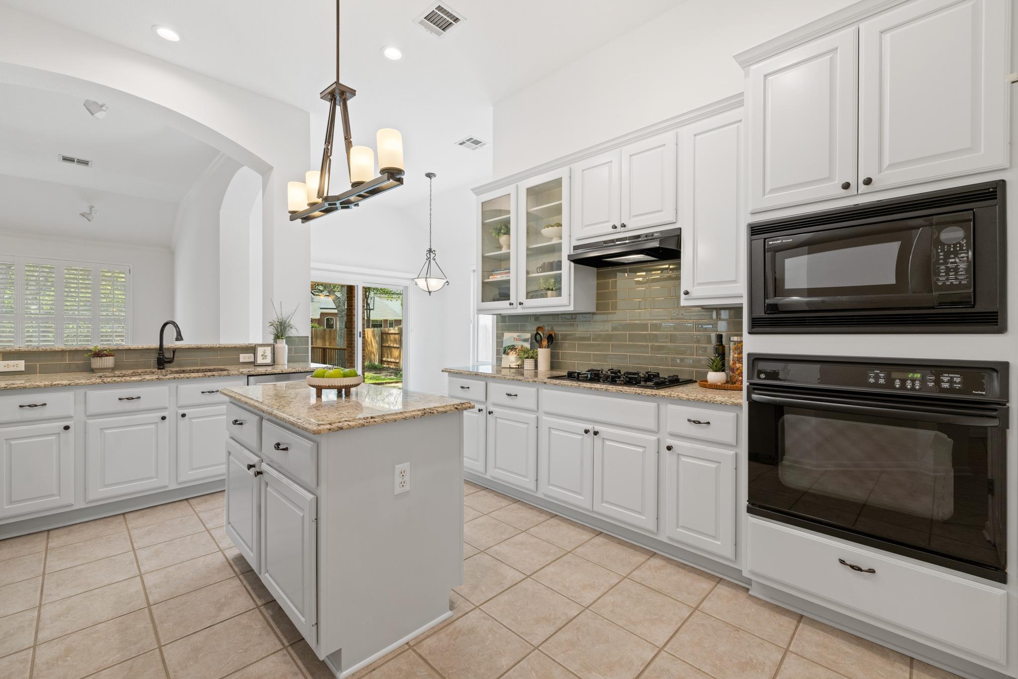 2611 Henley Dr, Round Rock, TX 78681