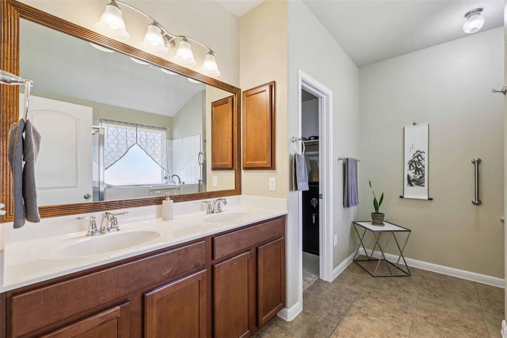 180 Chickadee Cv, Kyle, TX 78640