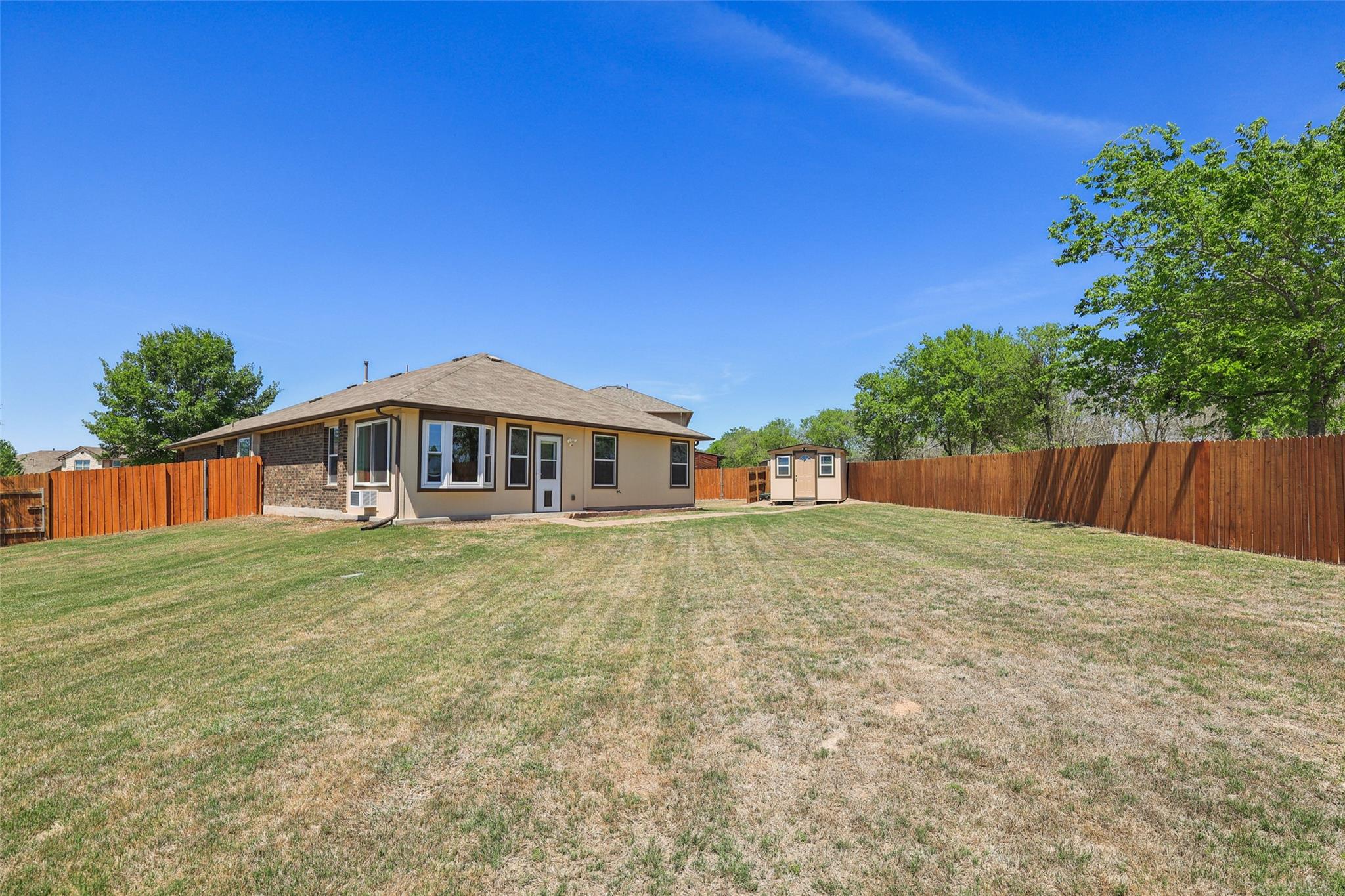 180 Chickadee Cv, Kyle, TX 78640