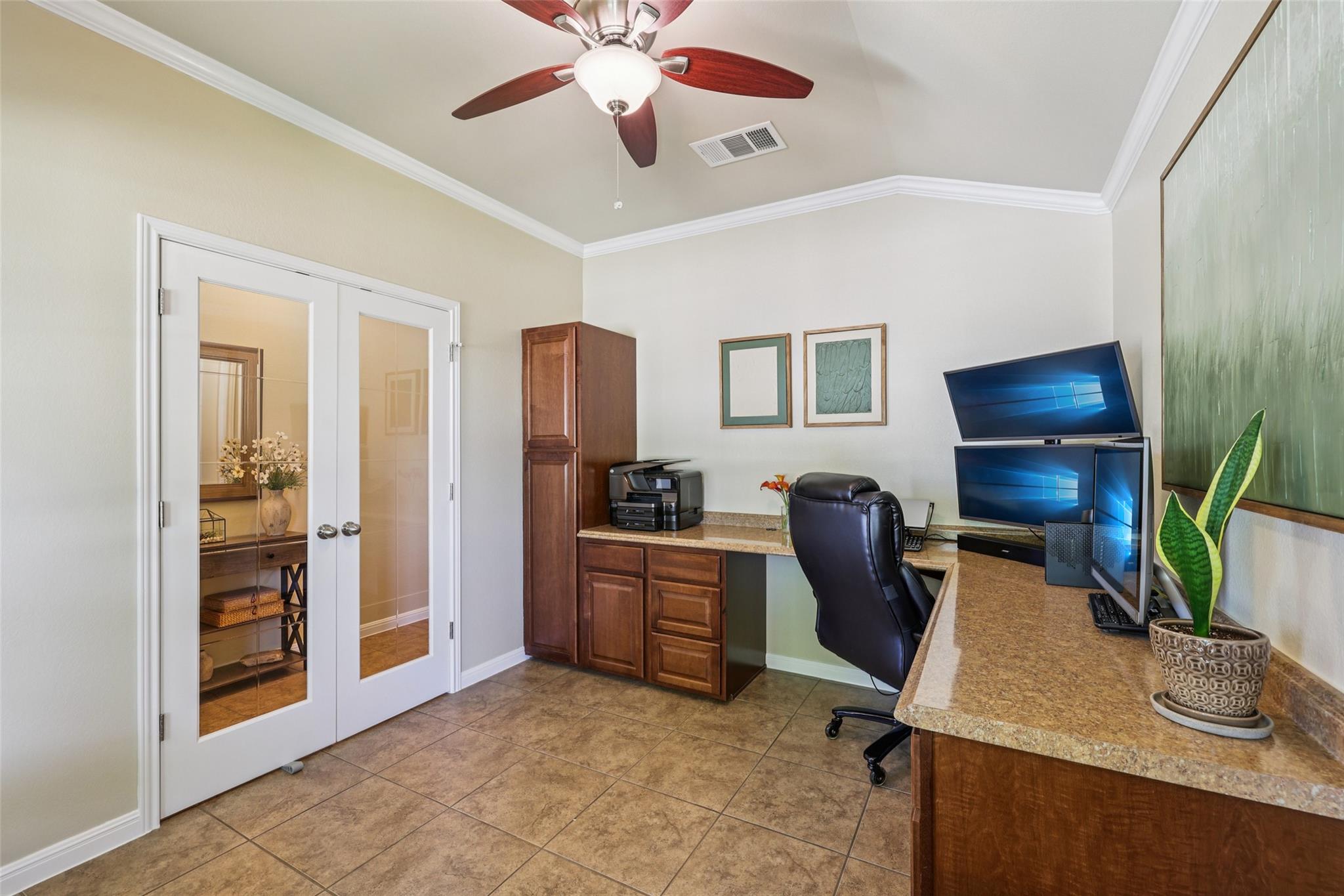 180 Chickadee Cv, Kyle, TX 78640