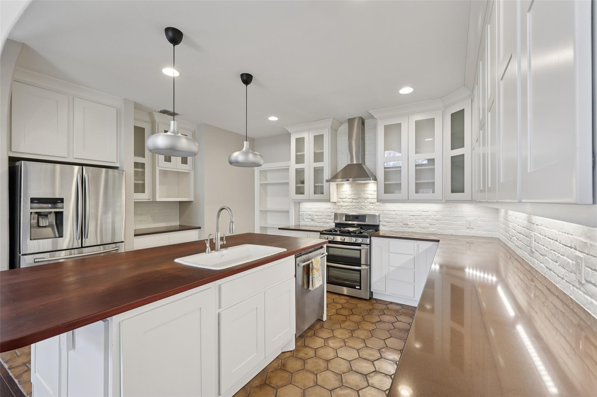 418 W Holland St, San Marcos, TX 78666