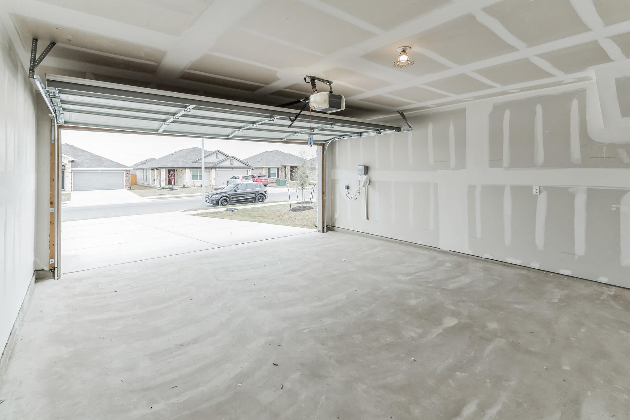 309 Pedernales Ln, Hutto, TX 78634