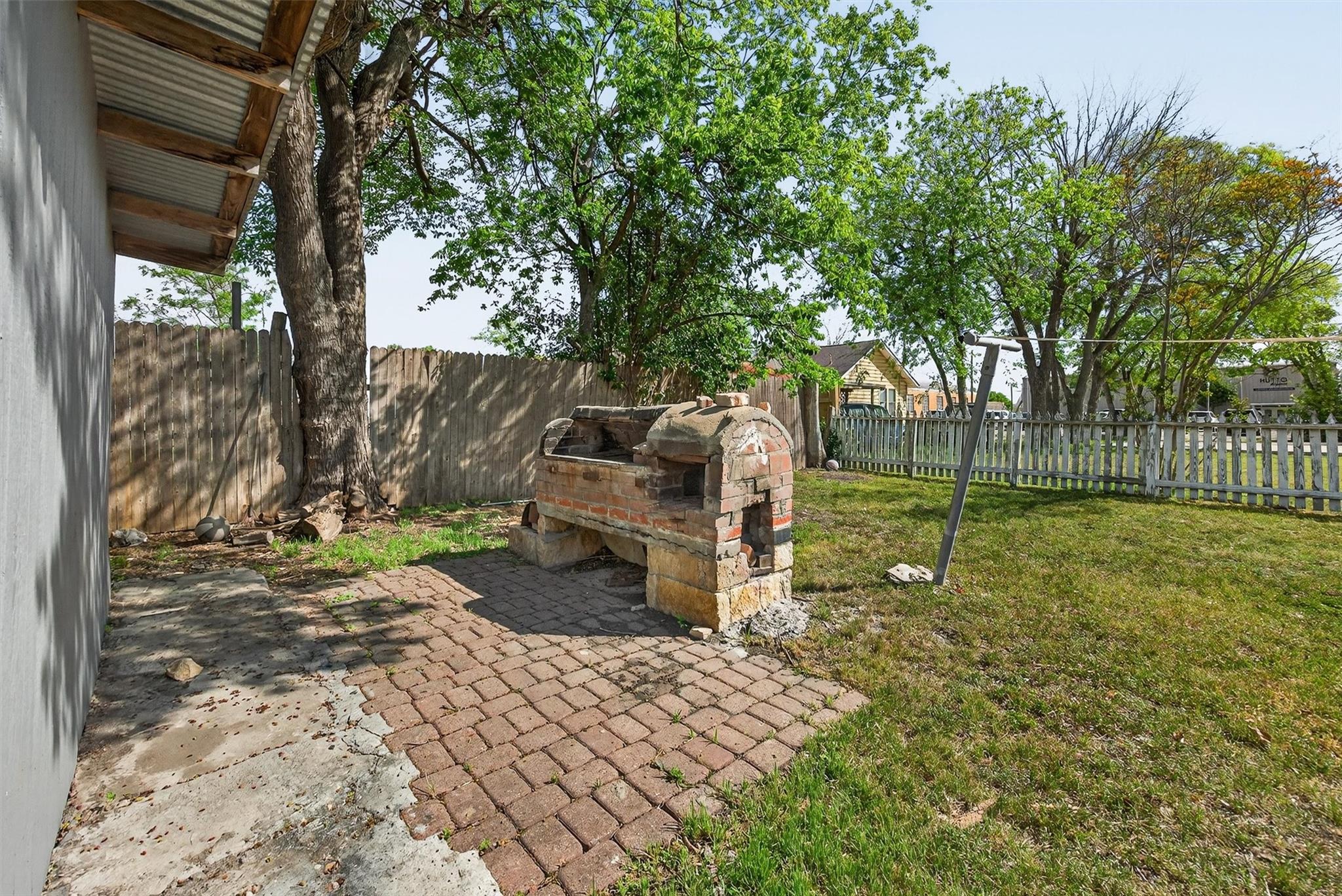 204 Taylor St, Hutto, TX 78634