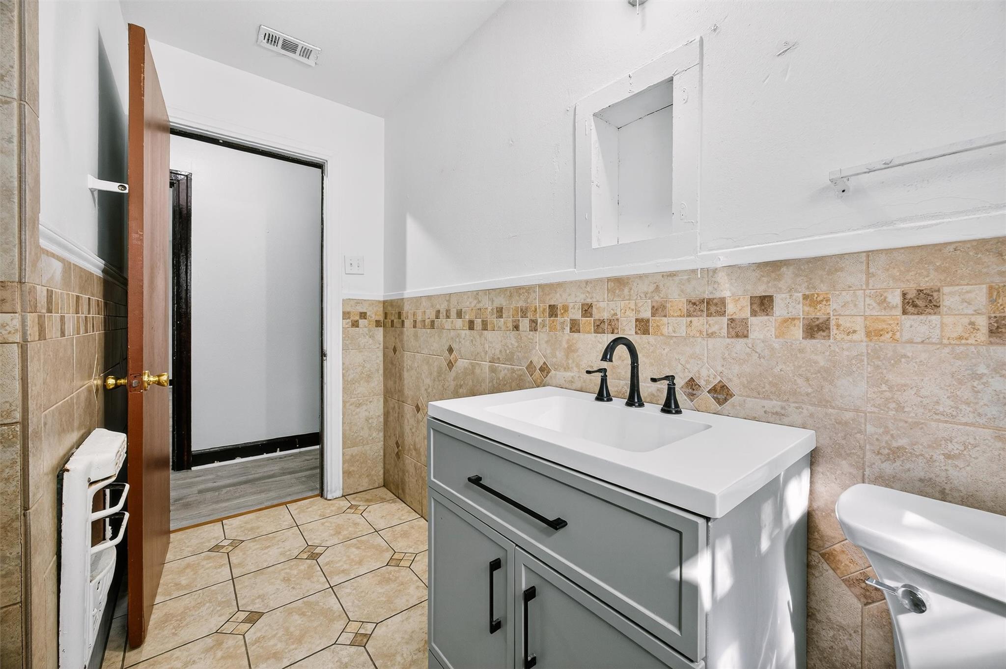 204 Taylor St, Hutto, TX 78634