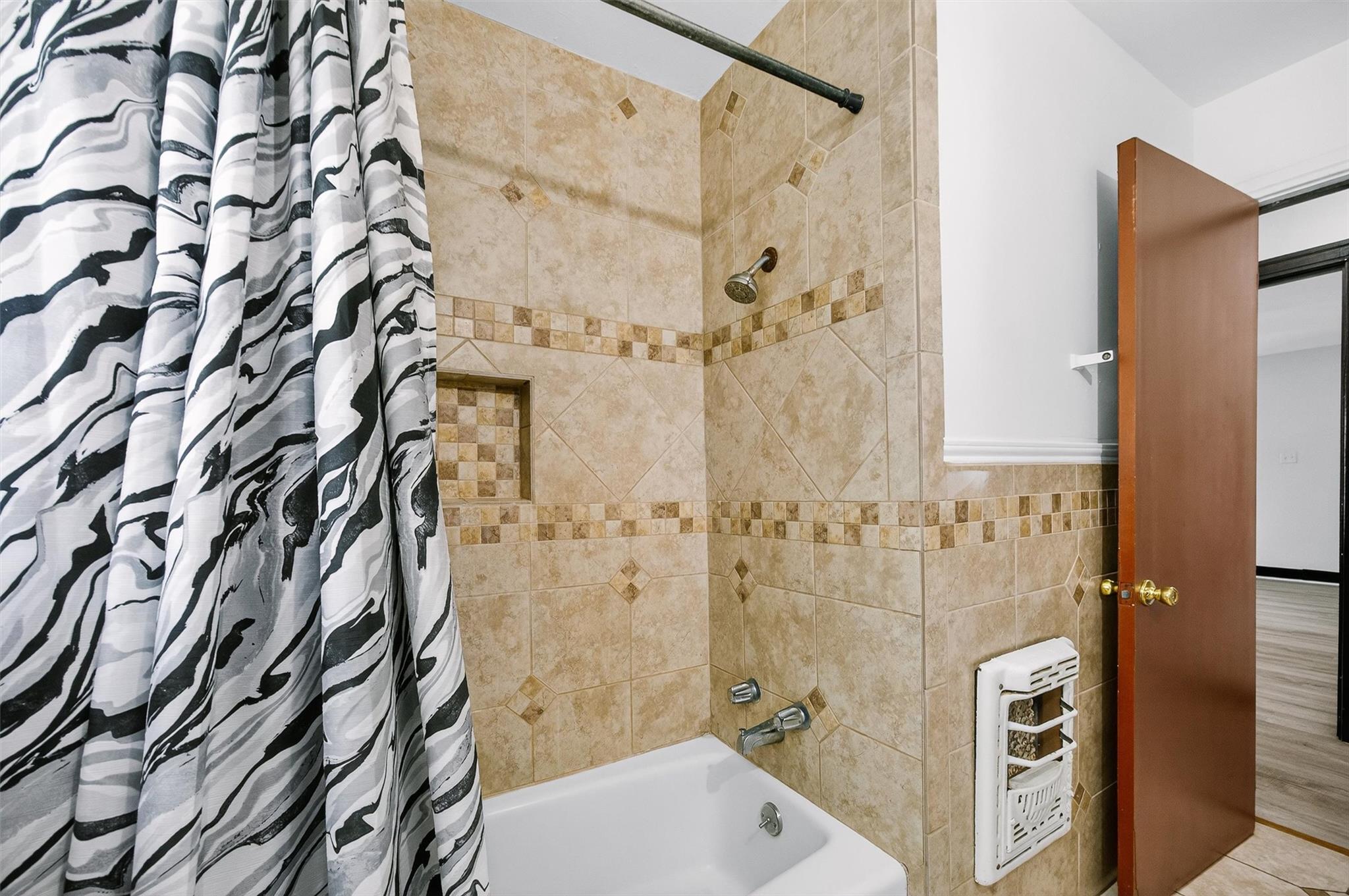 204 Taylor St, Hutto, TX 78634