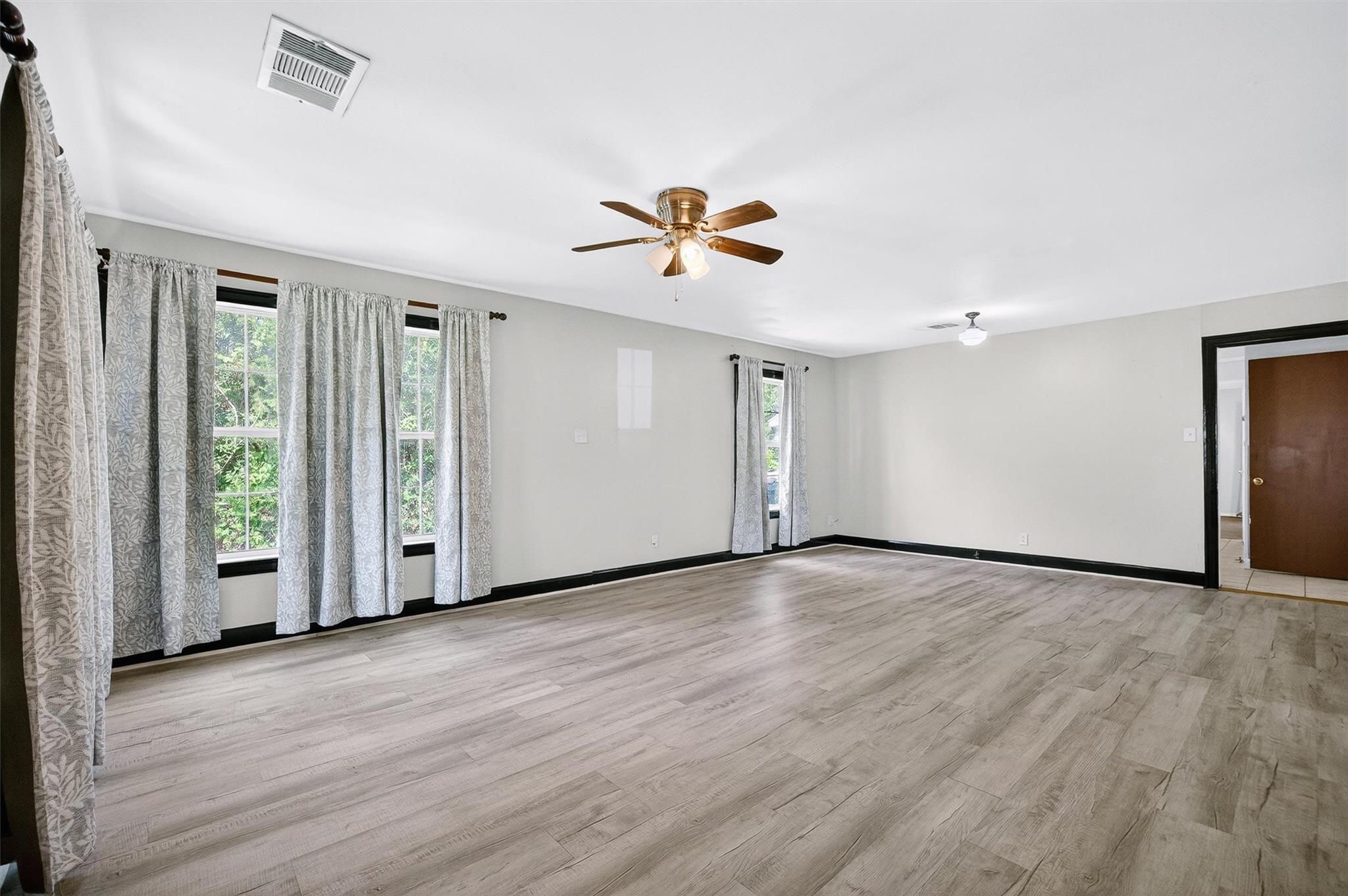 204 Taylor St, Hutto, TX 78634