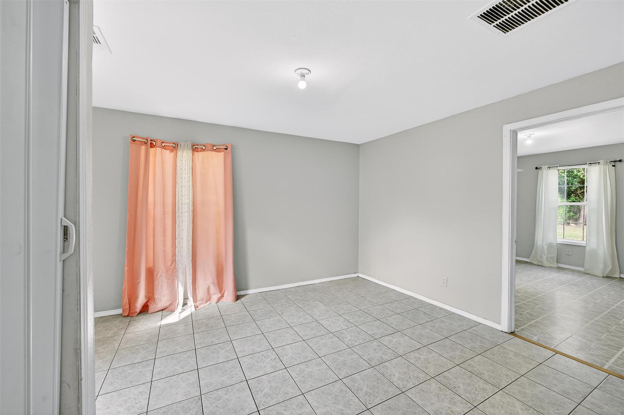 204 Taylor St, Hutto, TX 78634