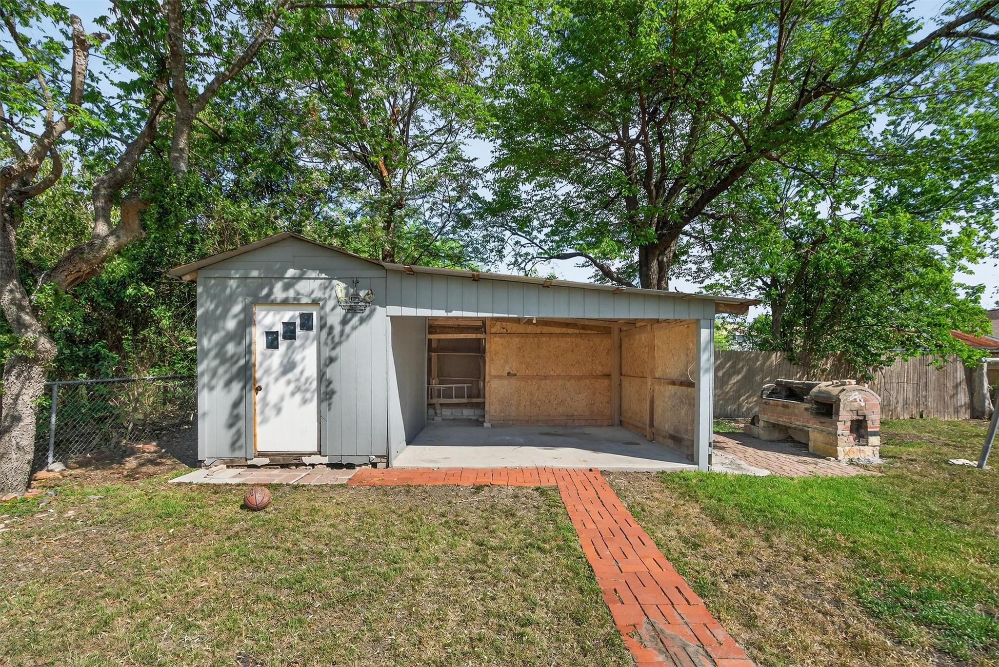 204 Taylor St, Hutto, TX 78634