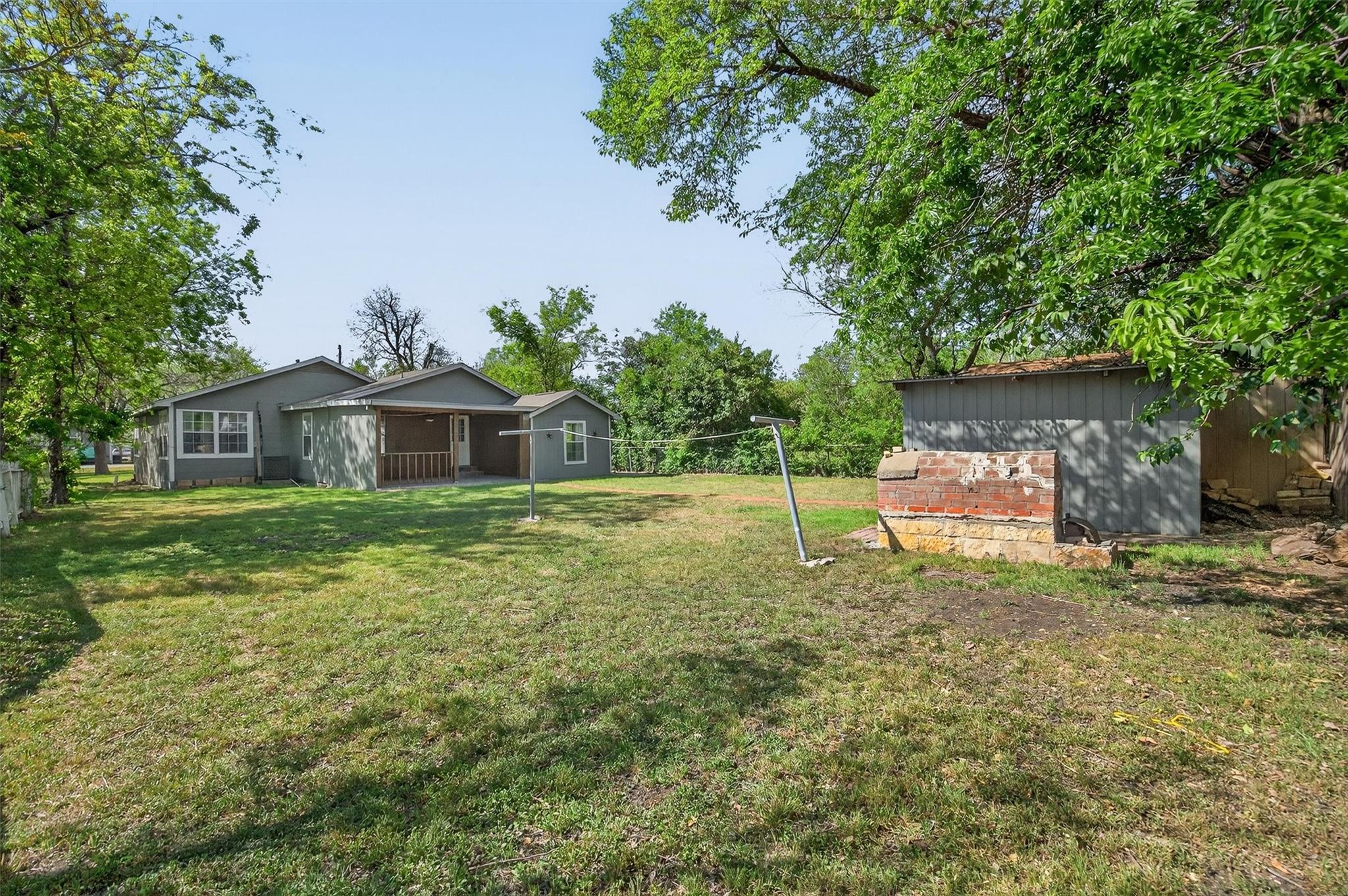 204 Taylor St, Hutto, TX 78634