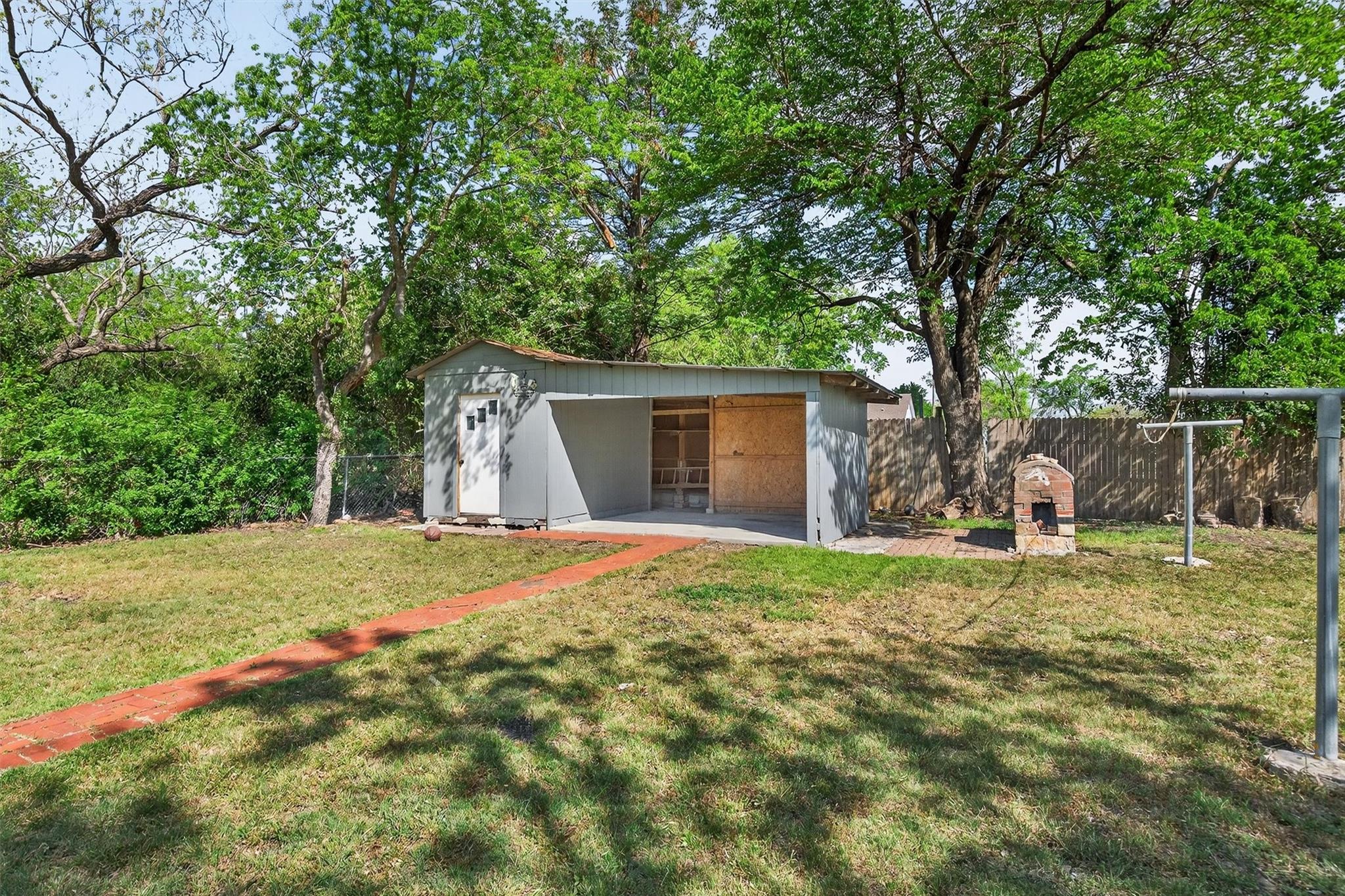 204 Taylor St, Hutto, TX 78634