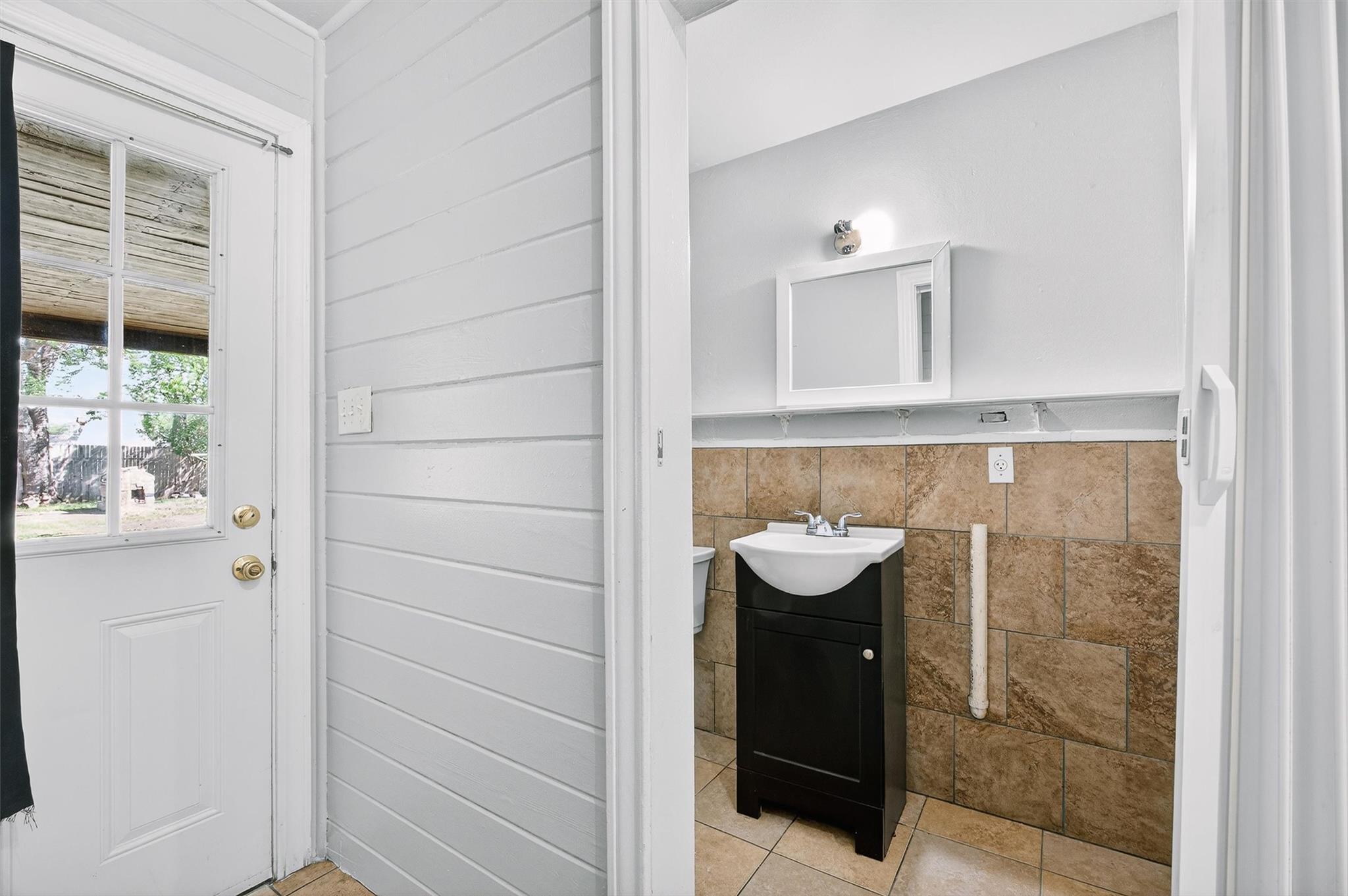 204 Taylor St, Hutto, TX 78634