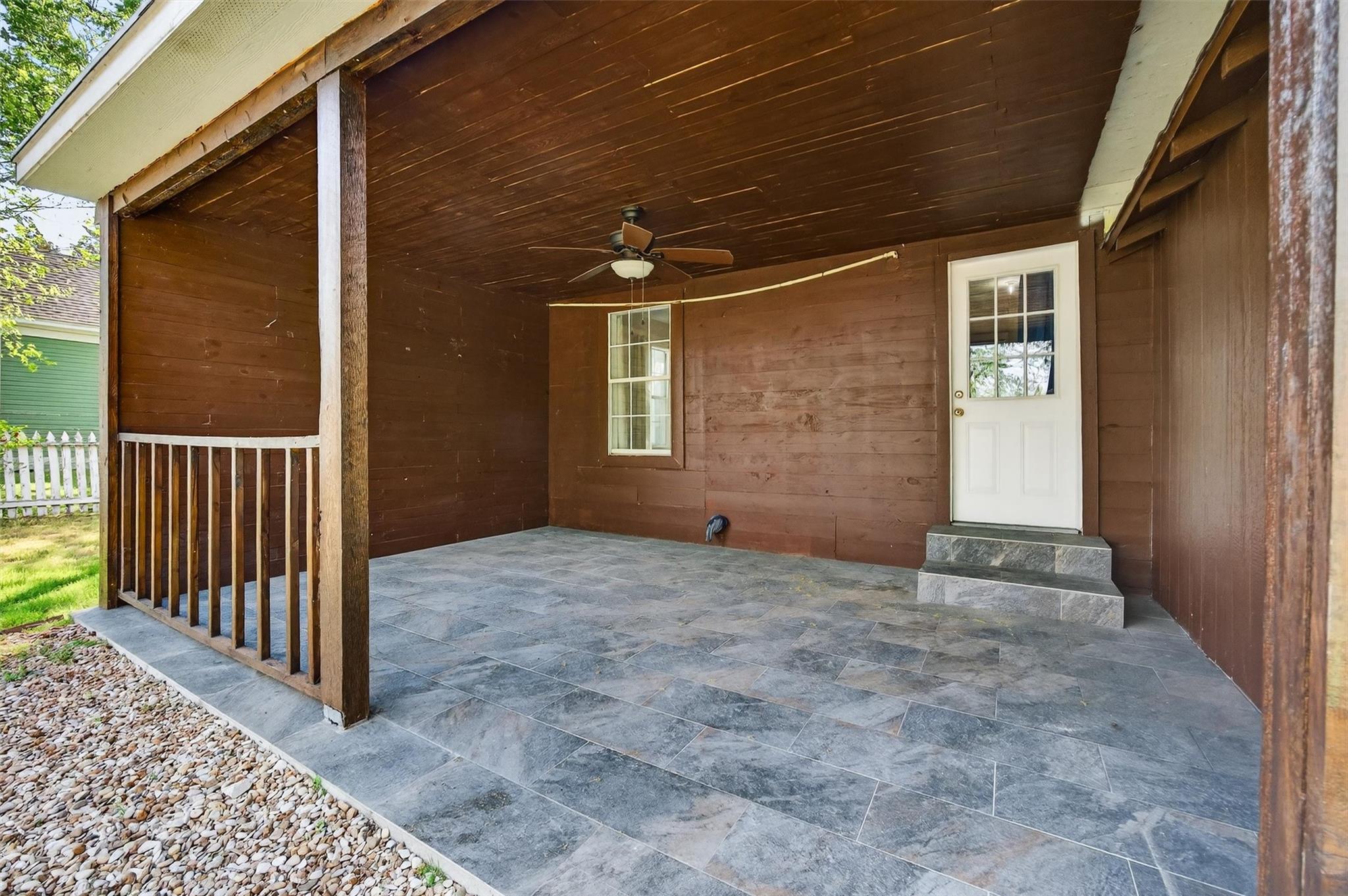 204 Taylor St, Hutto, TX 78634