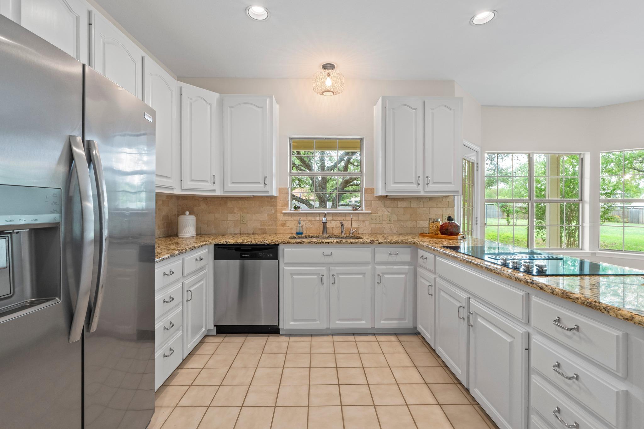 303 Pin Oak Ct, Mountain City, TX 78610