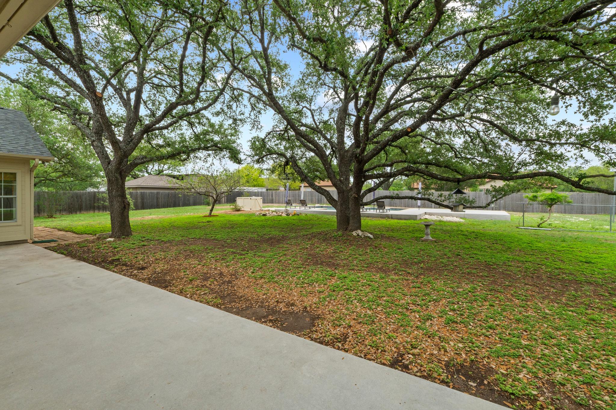 303 Pin Oak Ct, Mountain City, TX 78610