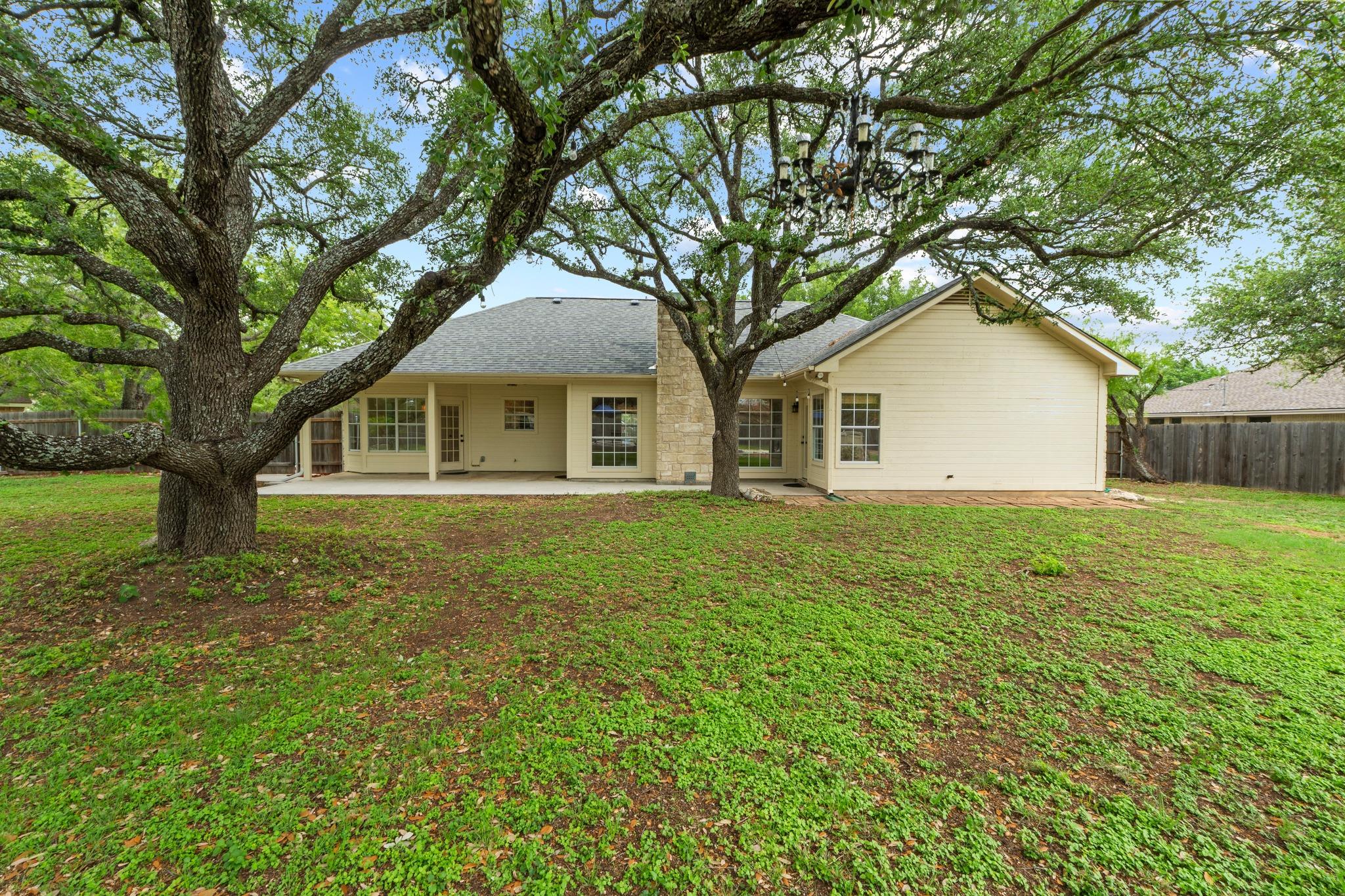 303 Pin Oak Ct, Mountain City, TX 78610