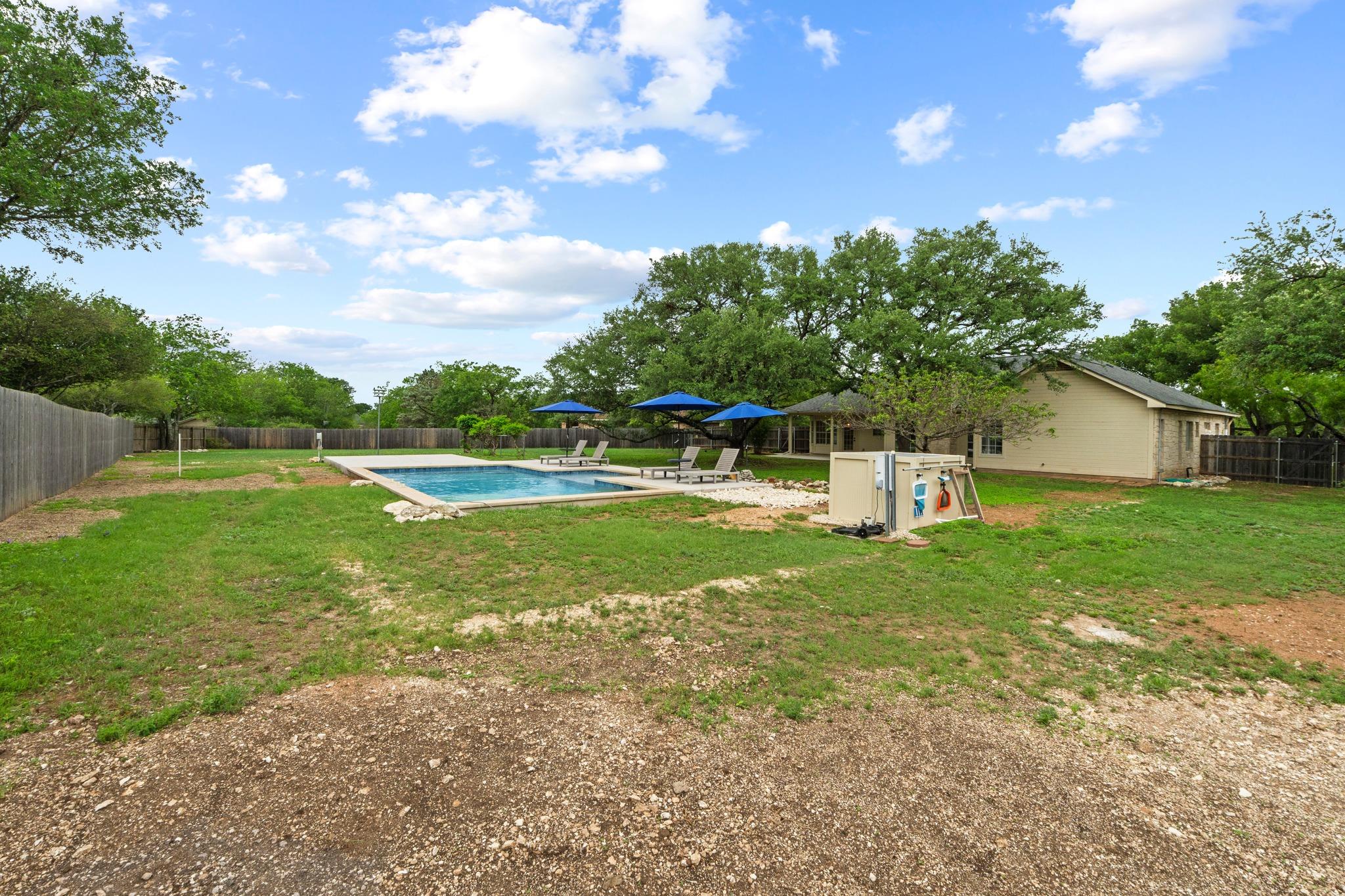 303 Pin Oak Ct, Mountain City, TX 78610