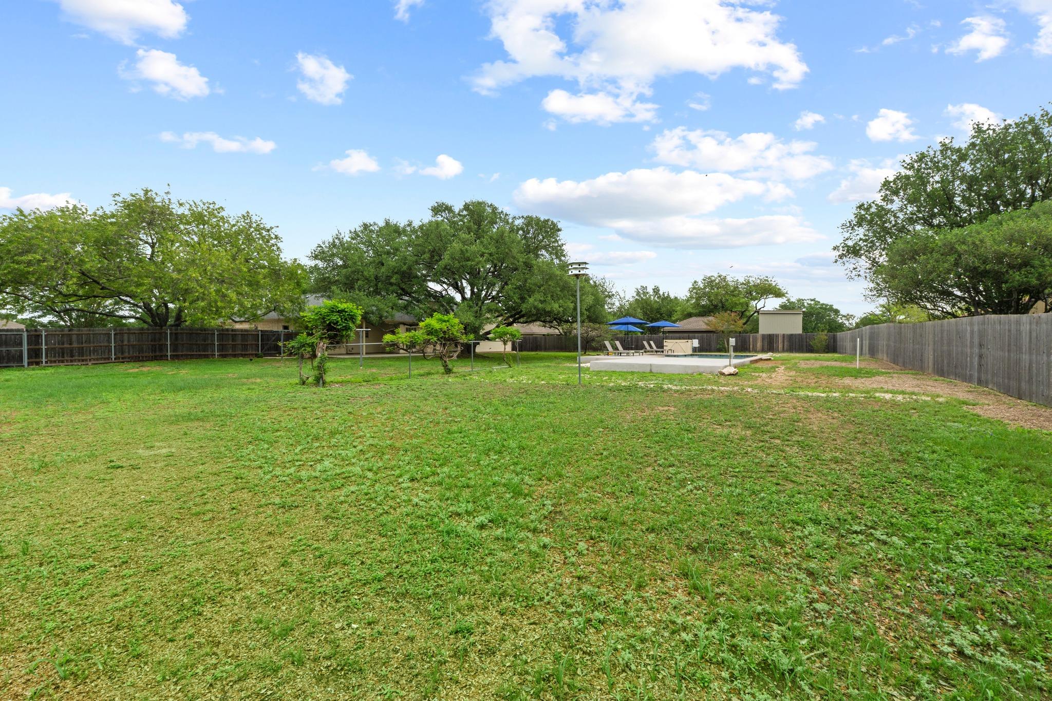 303 Pin Oak Ct, Mountain City, TX 78610