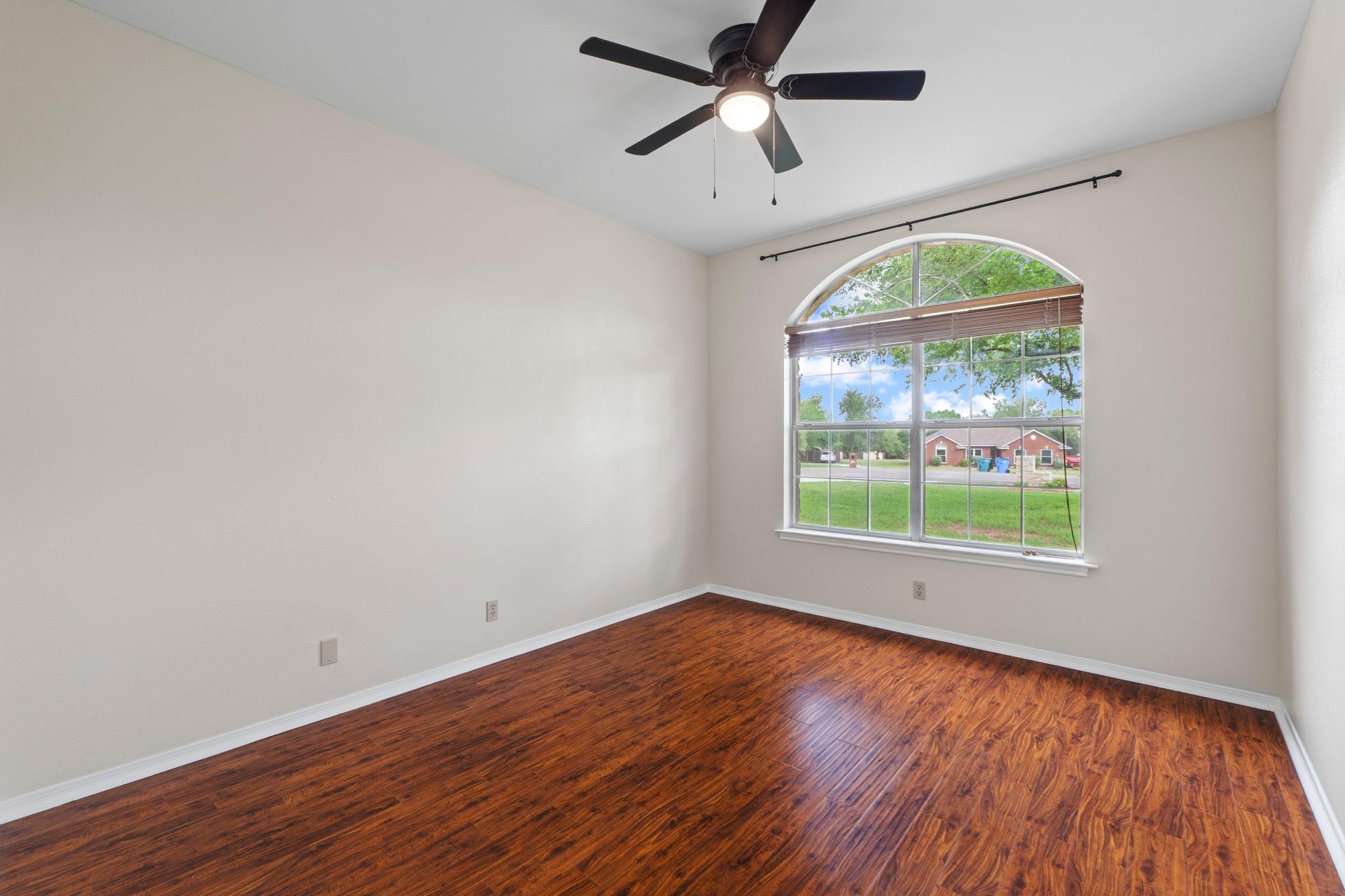 303 Pin Oak Ct, Mountain City, TX 78610