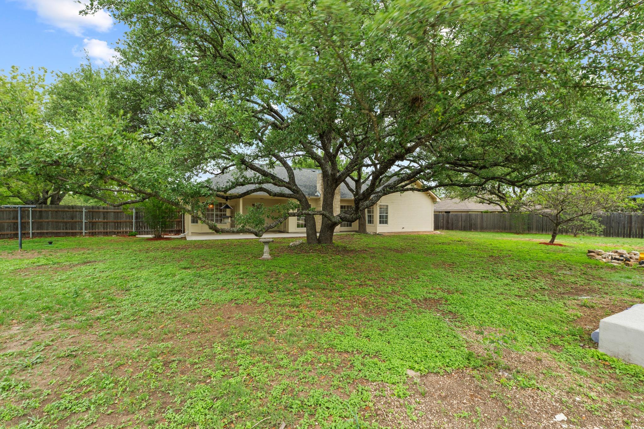 303 Pin Oak Ct, Mountain City, TX 78610