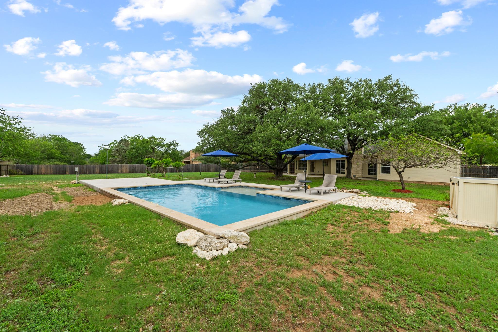 303 Pin Oak Ct, Mountain City, TX 78610