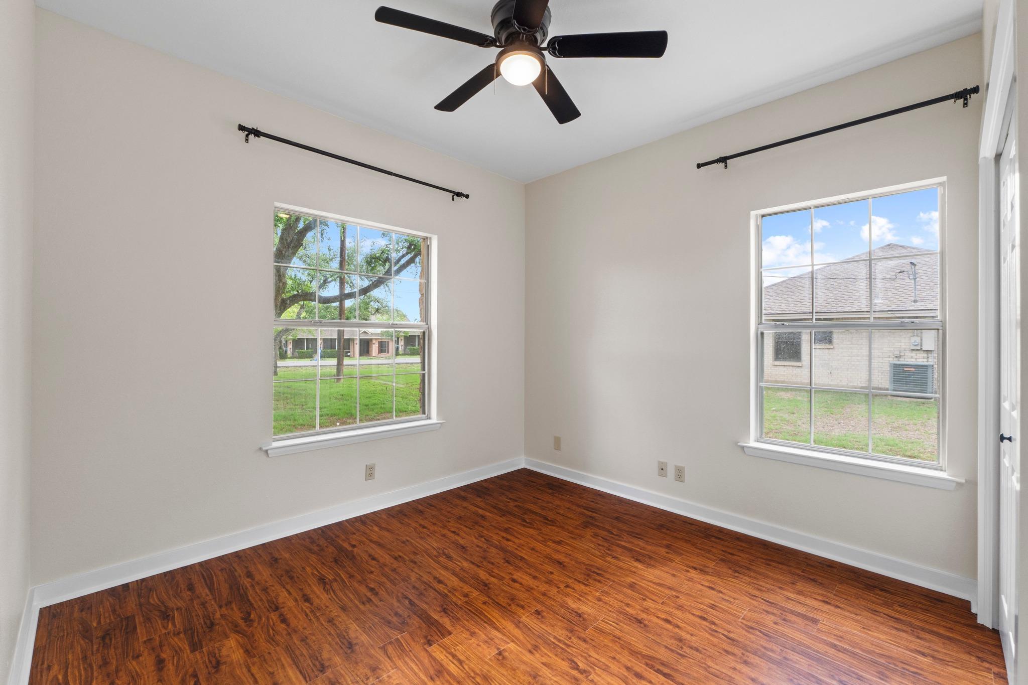 303 Pin Oak Ct, Mountain City, TX 78610