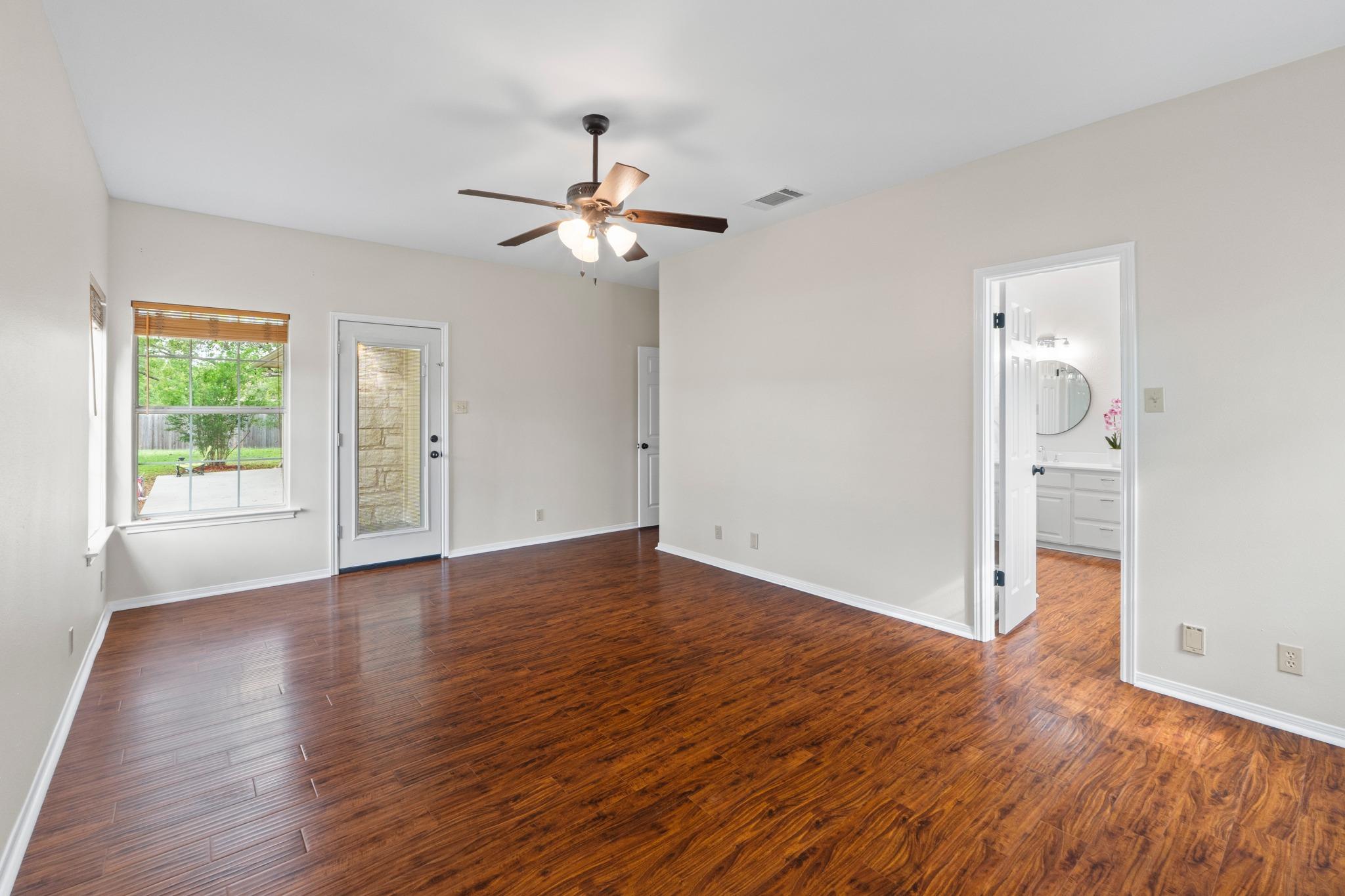 303 Pin Oak Ct, Mountain City, TX 78610