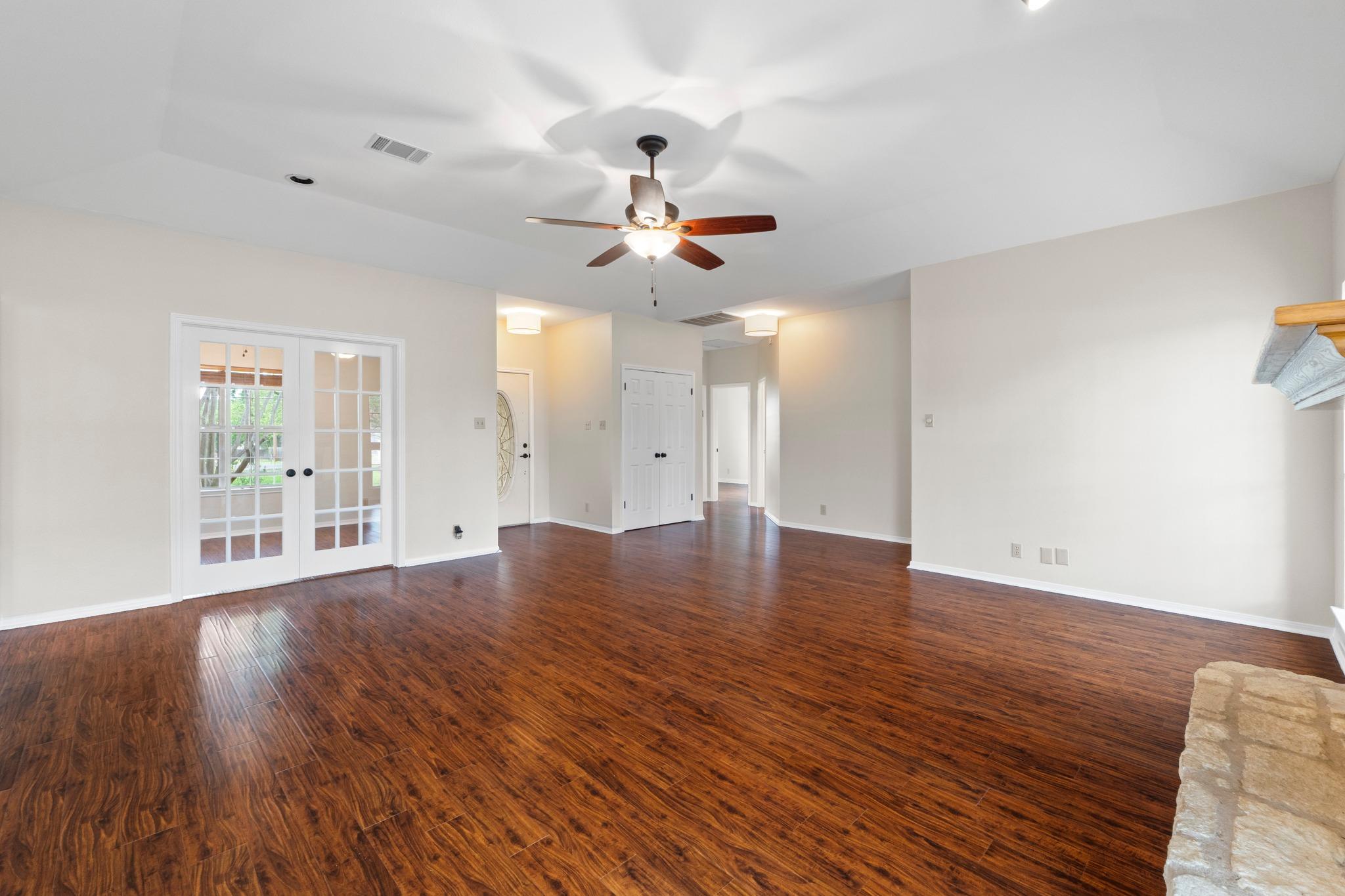 303 Pin Oak Ct, Mountain City, TX 78610