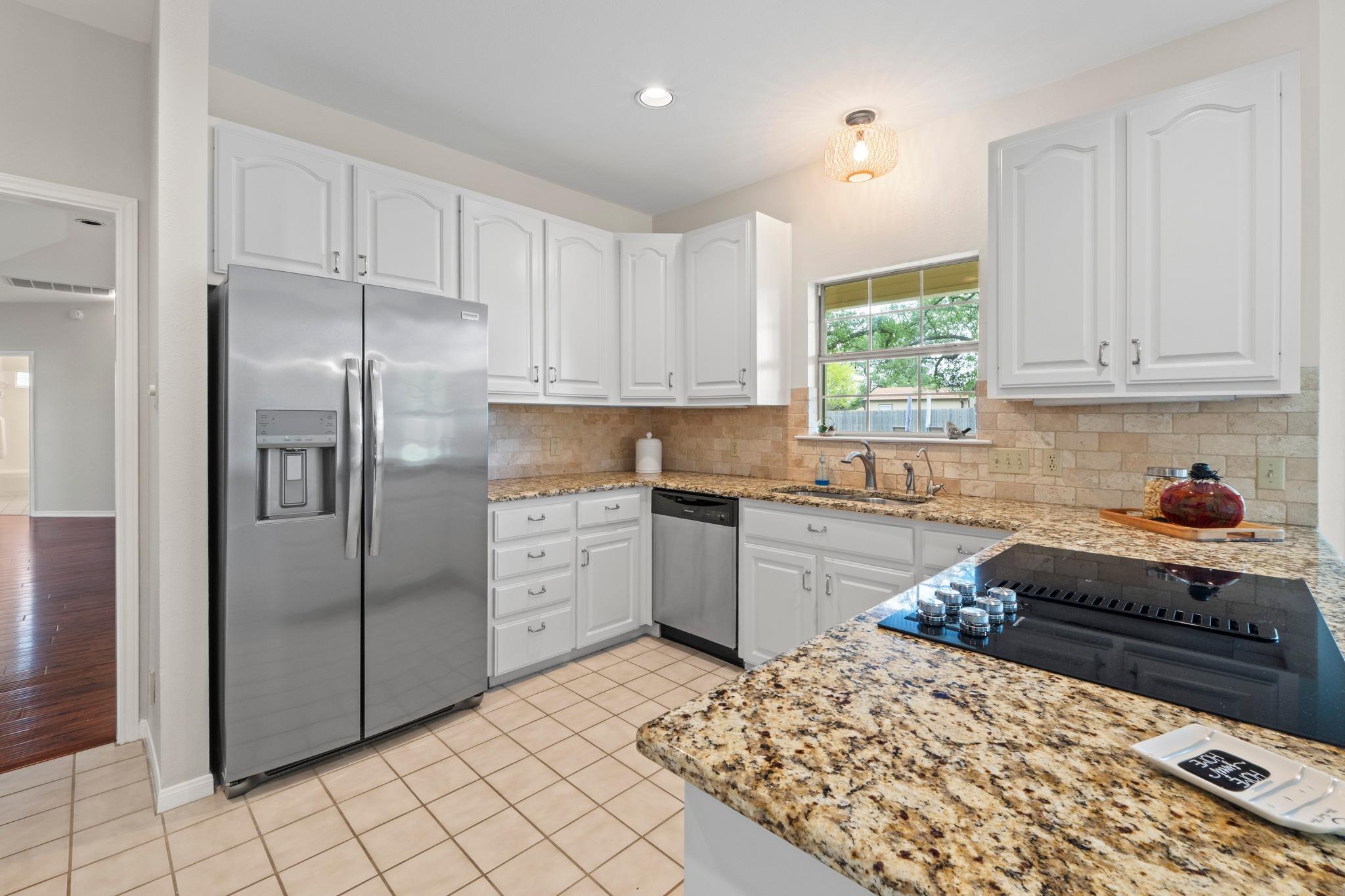 303 Pin Oak Ct, Mountain City, TX 78610