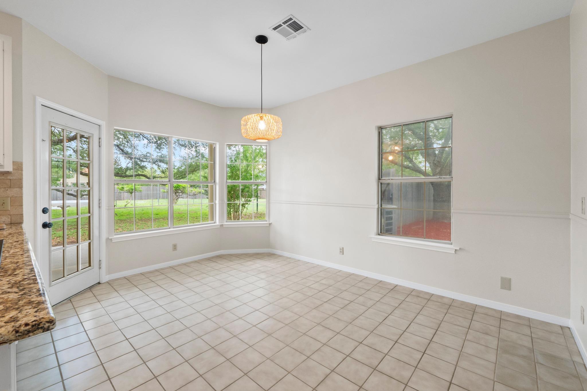 303 Pin Oak Ct, Mountain City, TX 78610