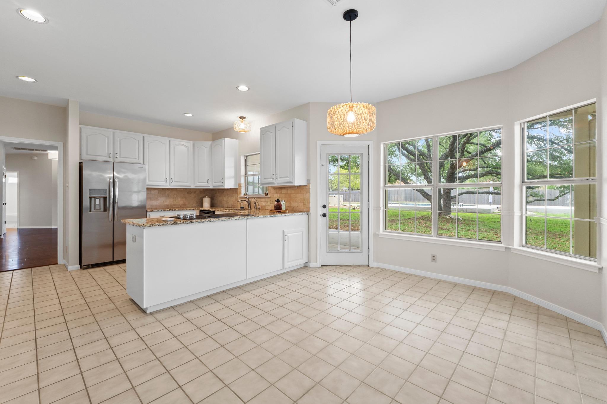 303 Pin Oak Ct, Mountain City, TX 78610