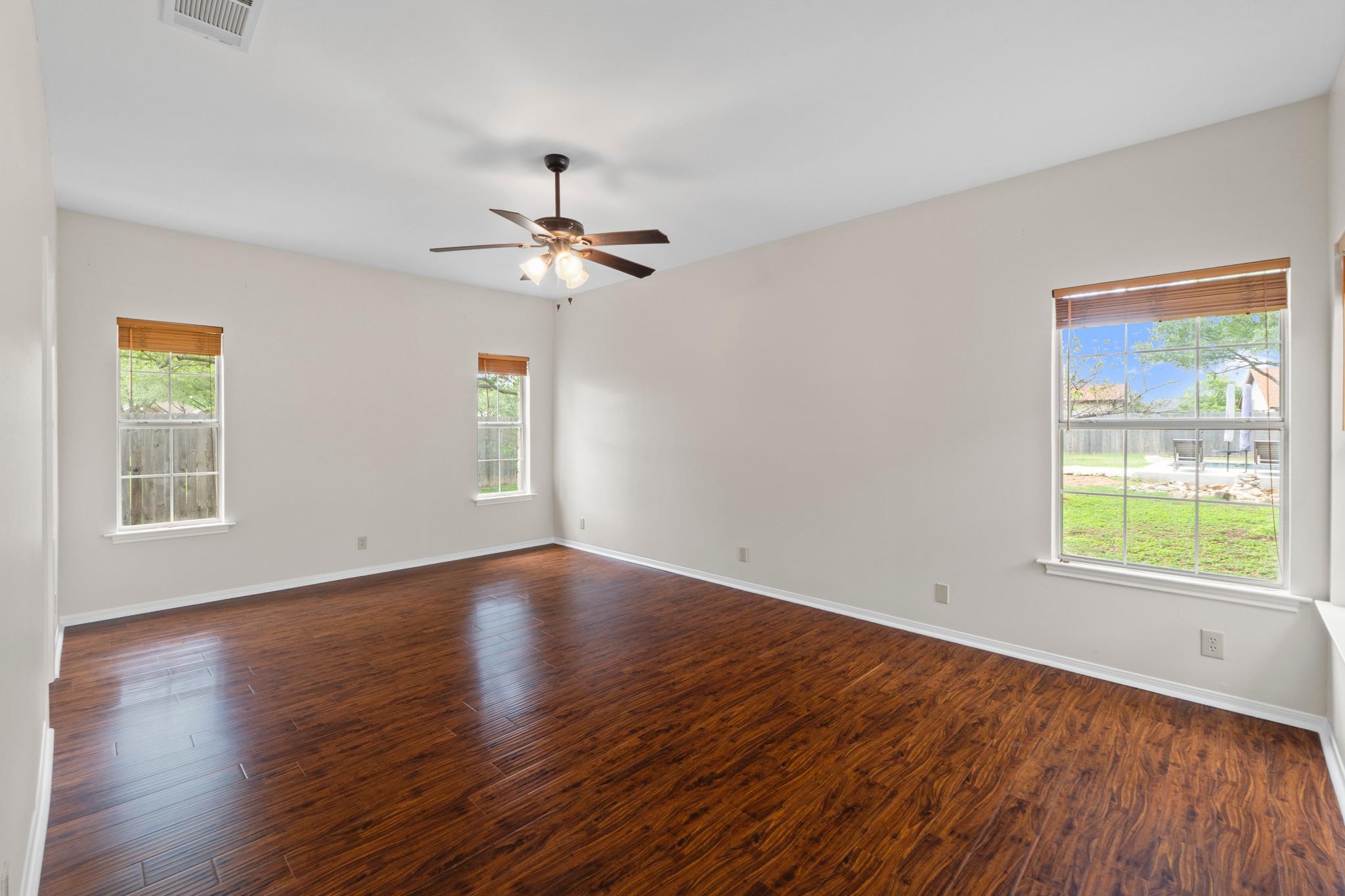 303 Pin Oak Ct, Mountain City, TX 78610