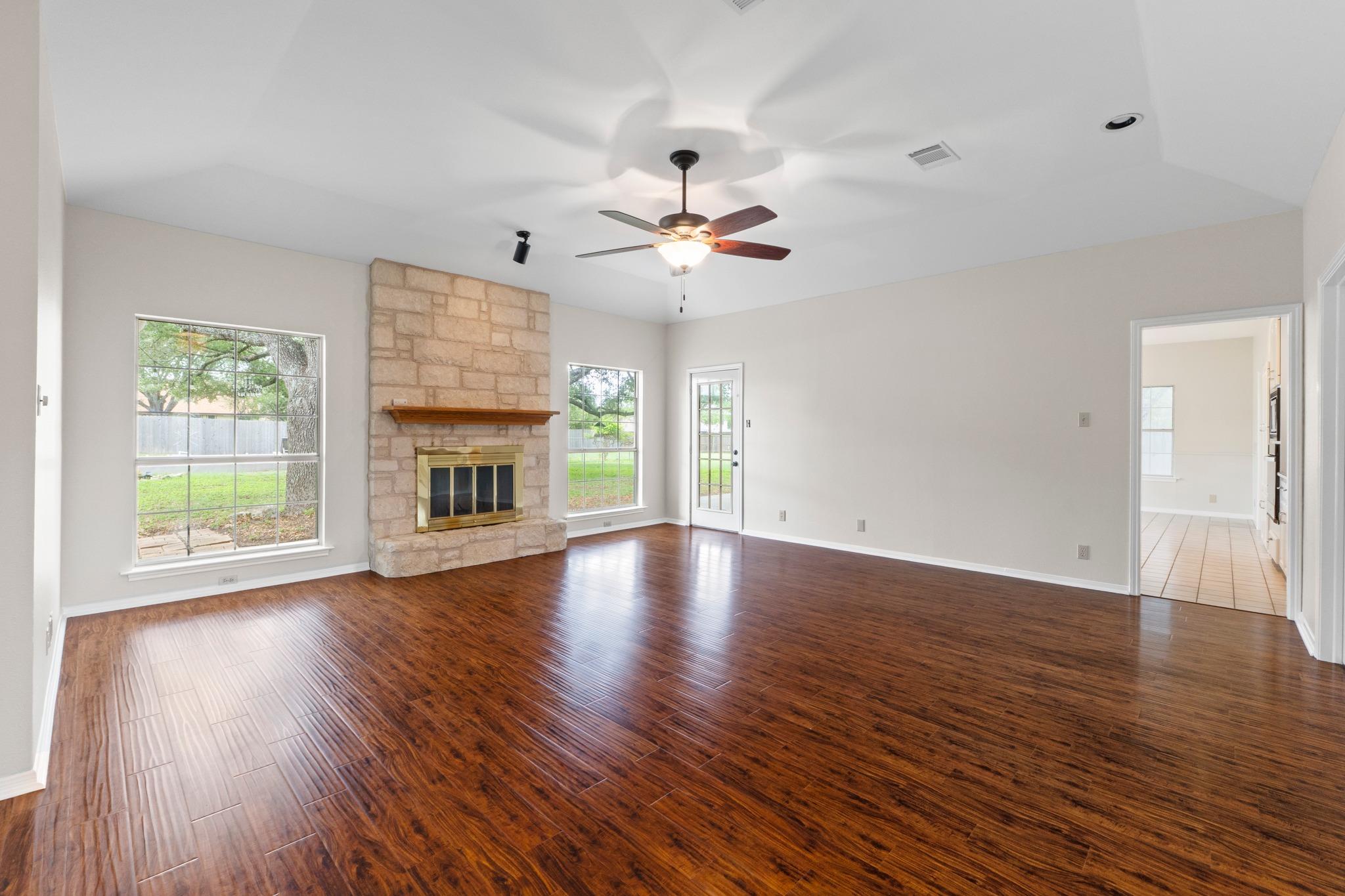 303 Pin Oak Ct, Mountain City, TX 78610