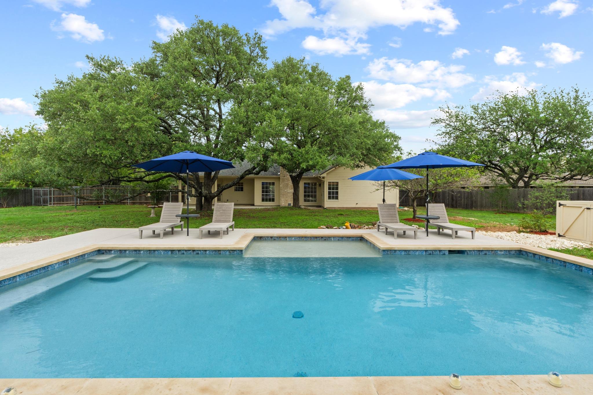 303 Pin Oak Ct, Mountain City, TX 78610