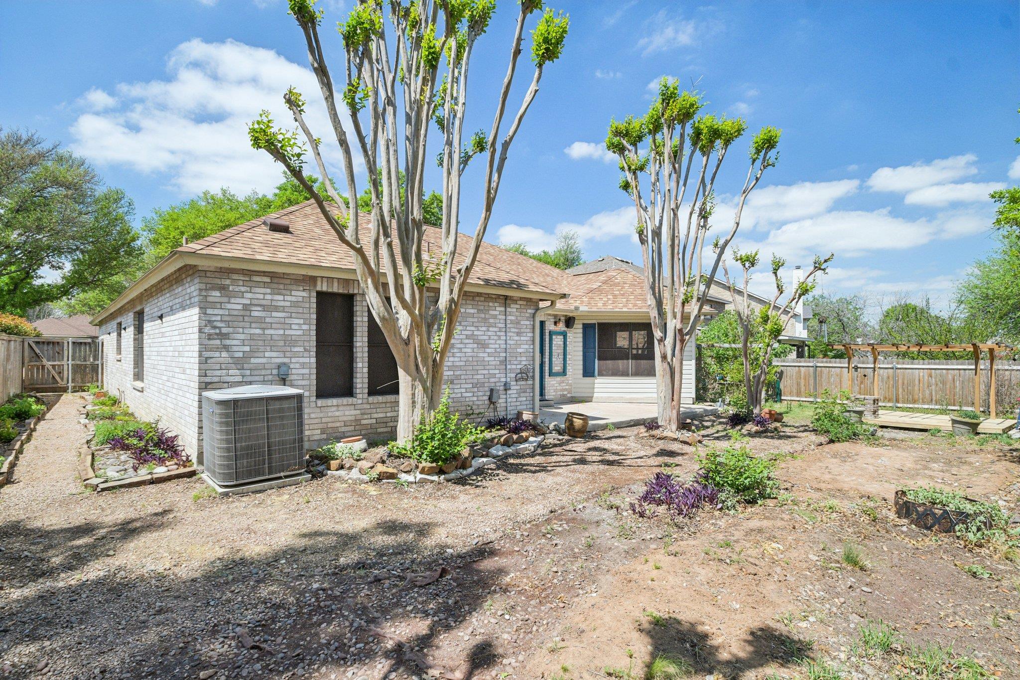 1815 Gunsight Dr, Round Rock, TX 78665