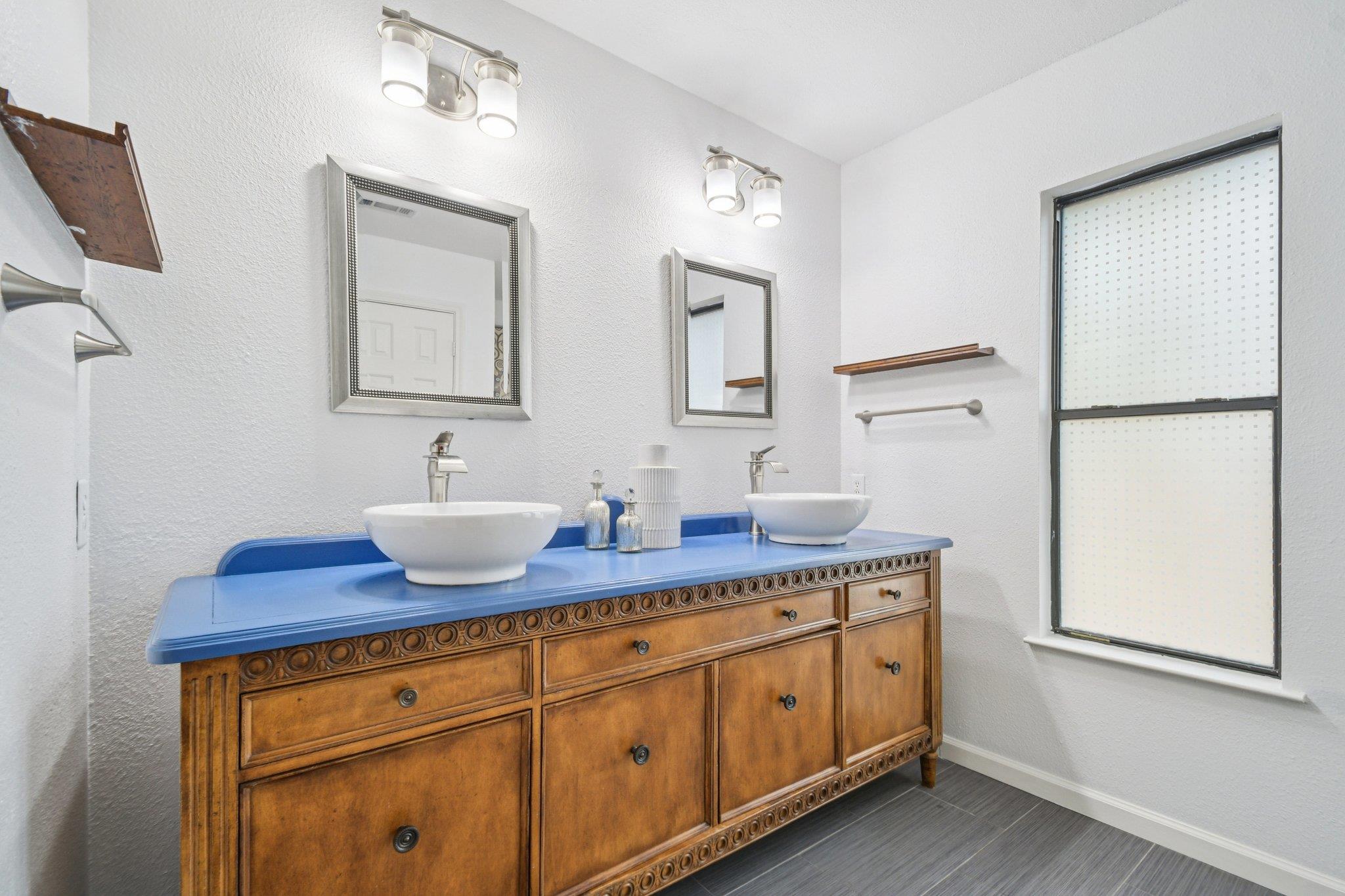 1815 Gunsight Dr, Round Rock, TX 78665