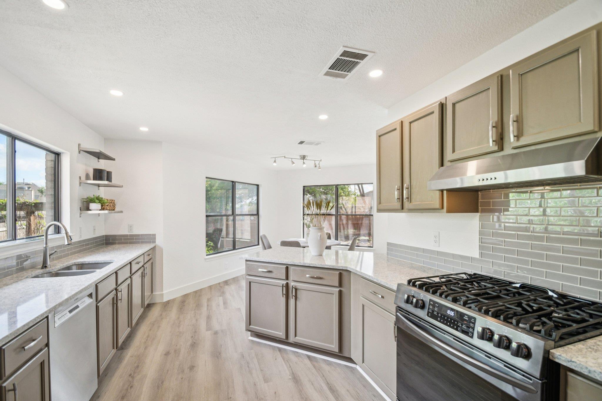 1815 Gunsight Dr, Round Rock, TX 78665