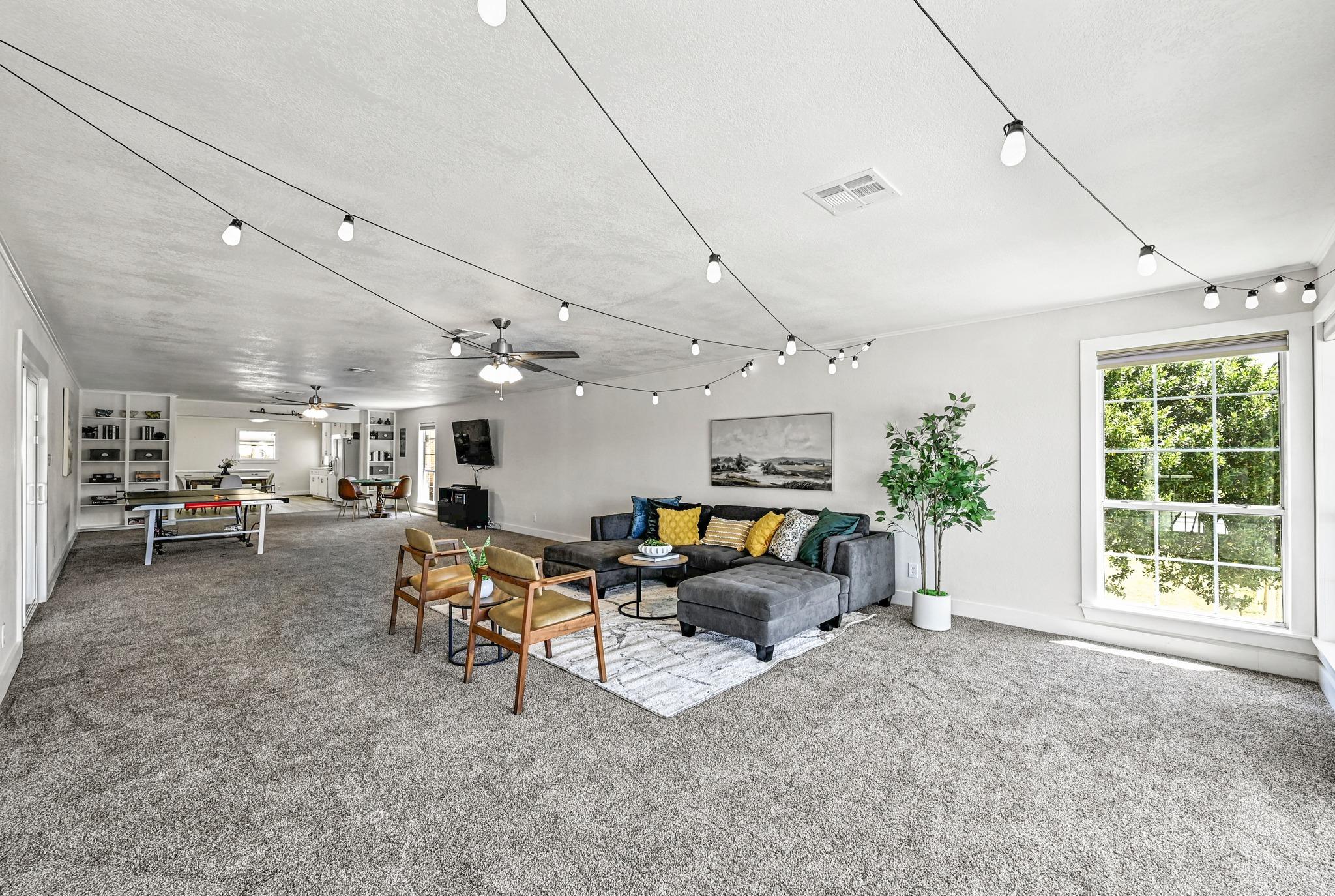 4690 River Oaks Dr, Kingsland, TX 78639